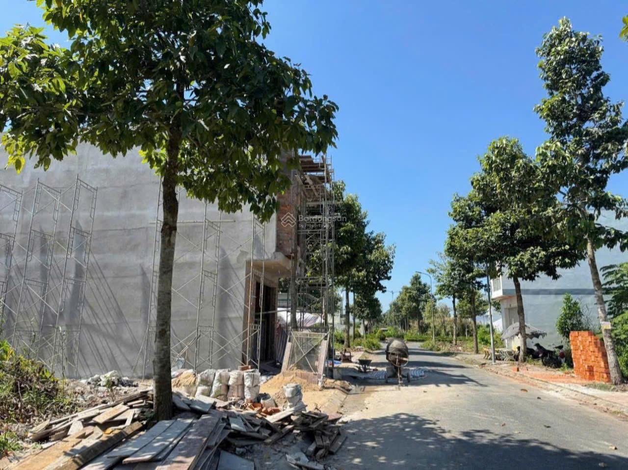 Đất trống, đường nhựa 6m, 5x20m, đang cần tiền bán gấp