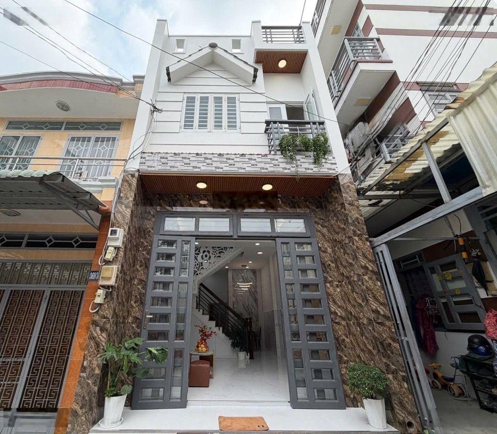 Hơn 5 tỷ - nhà đẹp ở liền - xe hơi đỗ cửa - 55m2 - tặng full nội thất