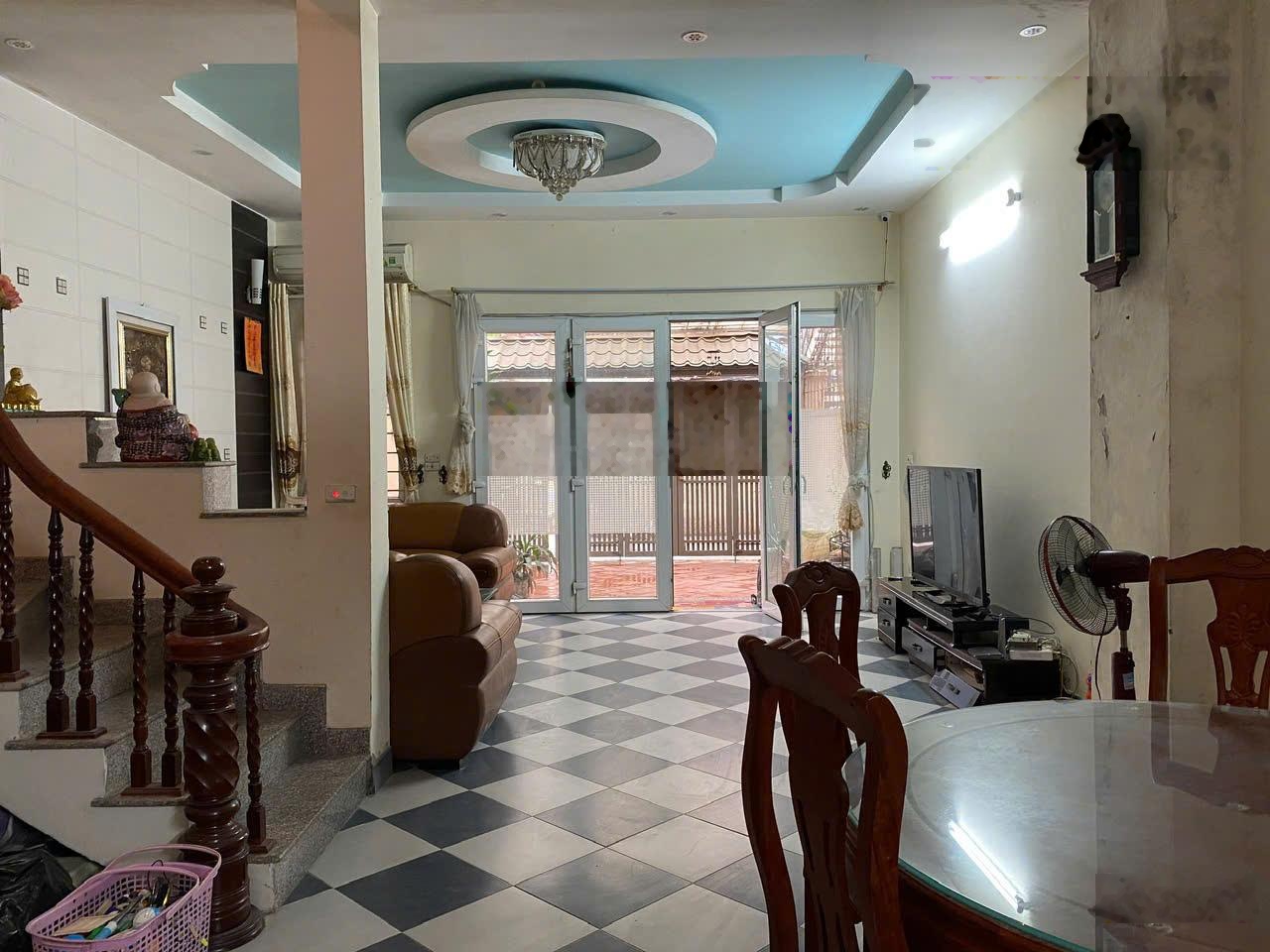 Hiếm! bán nhà Đội Cấn - Ô tô thông chỉ 20 tỷ - DT 95m2, 5 tầng, mặt tiền 5m