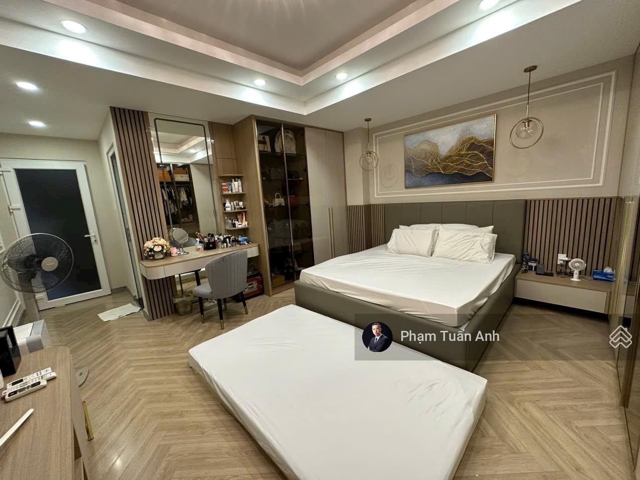 Nhà đẹp ở ngay Cộng Hòa, đường rộng 10m có lề, dân trí cao, 4 tầng giá chỉ 16.9 tỷ