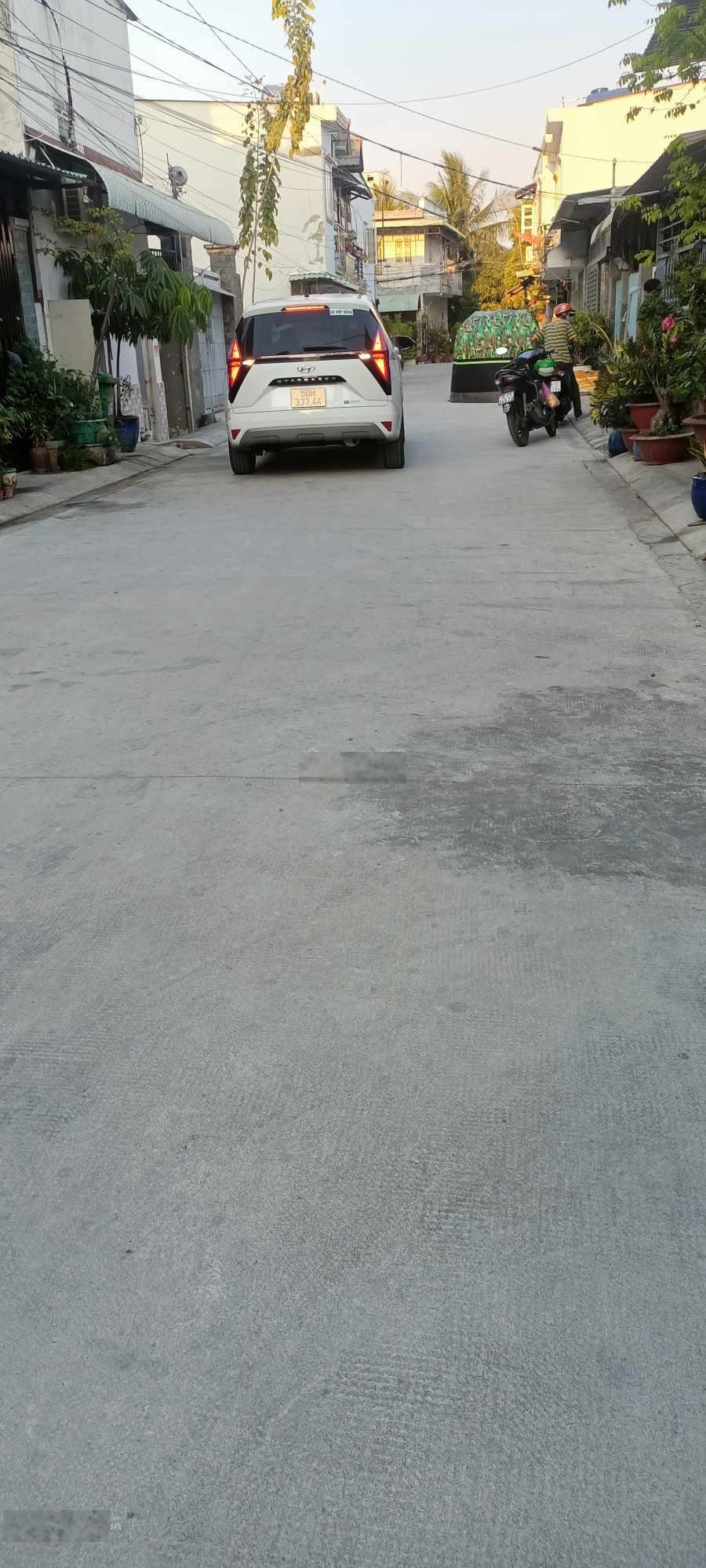 Dãy trọ + mặt bằng KDBB đường 8 m, Lâm Văn Bền. 6*22m hơn 12 tỷ