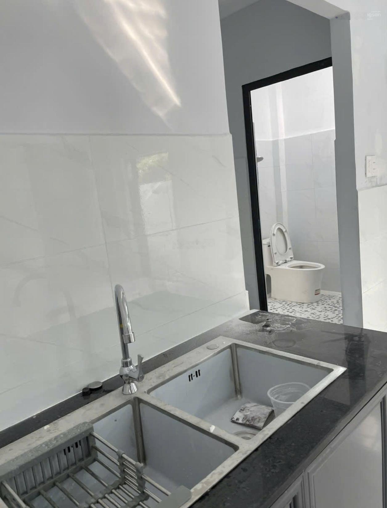 Nhà trung tâm thị trấn hóc môn hxh dt 110m giá chỉ 5,1 tỷ