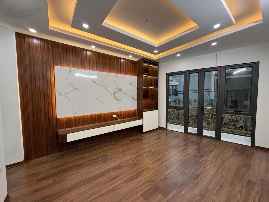 Nhà Mặt ngõ thông Tân Mai, Hoàng Mai - Oto đỗ cửa - Xây Mới Thang Máy - 9,5 tỷ