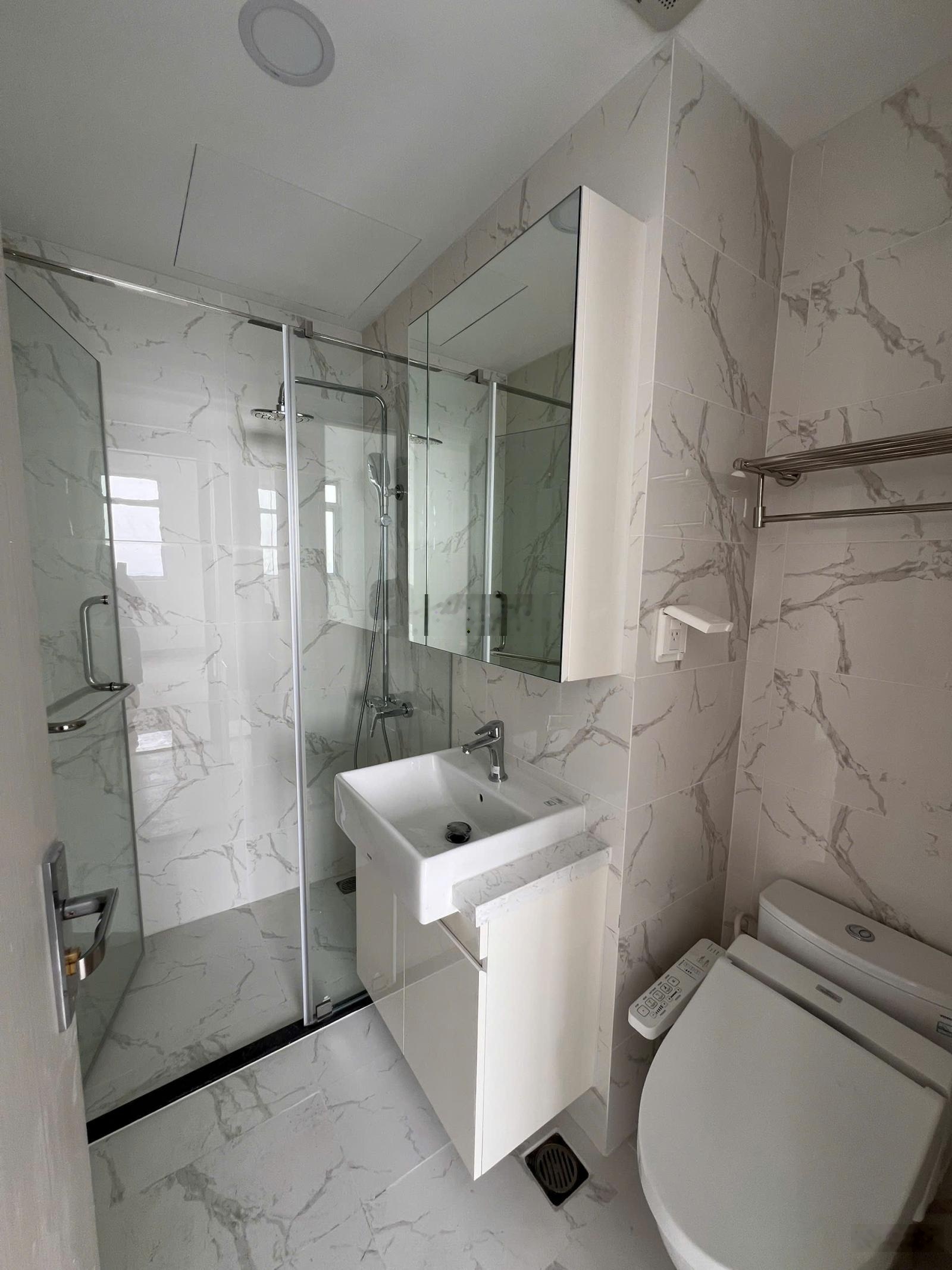 Giá tốt: căn góc 3pn2wc view thủ thiêm, q1, sông sài gòn, ban công ngoài tại paris hoàng kim.