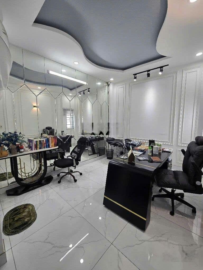 Nhà đẹp 5 tầng - đường xe tải 8m (5.3x10m) 5pn - bến lội, bình tân chỉ 5.9 tỷ shr