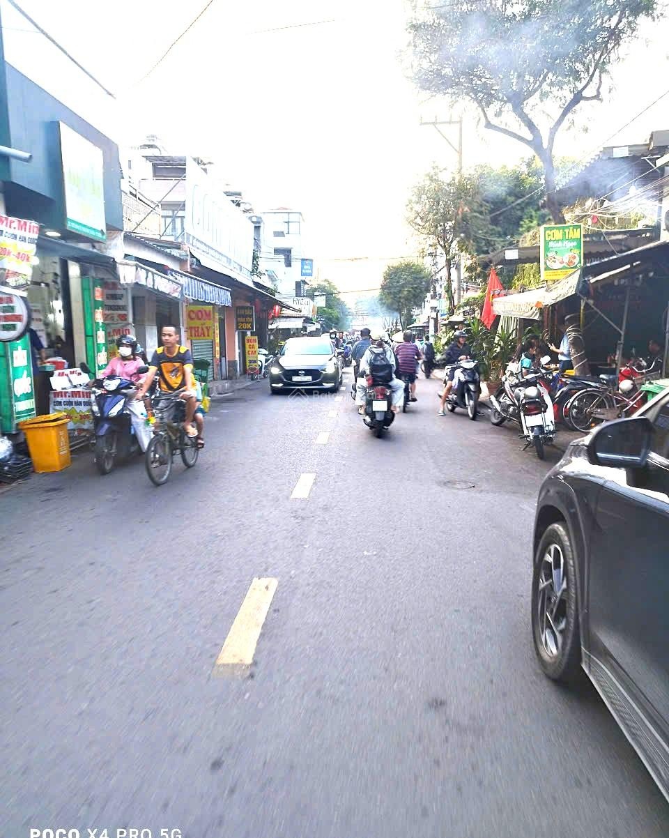 Nhà mtkd ngày đêm, ngay gar metro đường tây hòa, 92m2 4 tầng, cho thuê gần 300 triệu, nhỉnh 14 tỷ