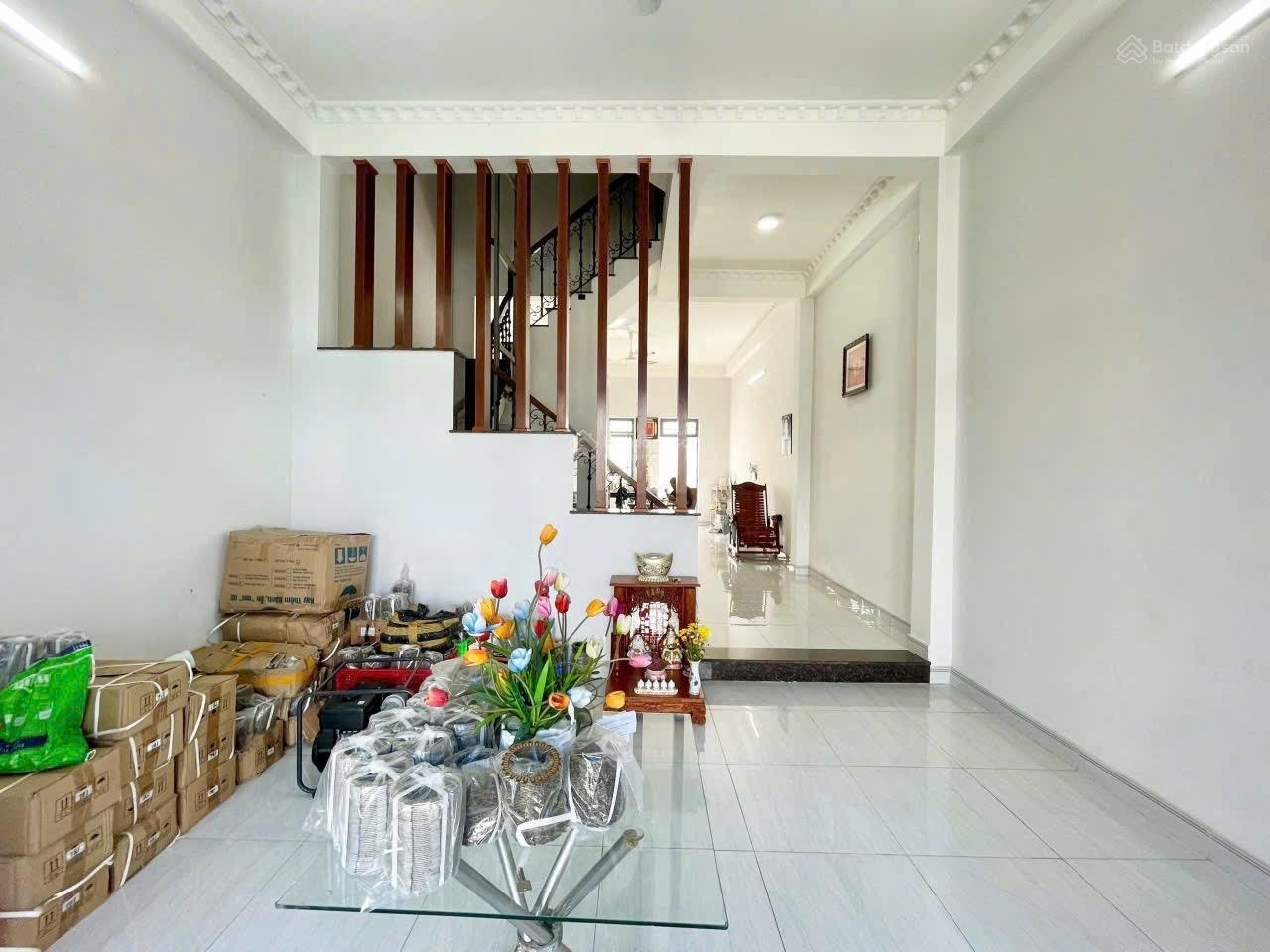 Tuấn HaiLongReal Nhà 3 tầng rộng rãi 129m chỉ 6,1 tỷ xe hơi xe tải qua lại đường Lê Văn Lương