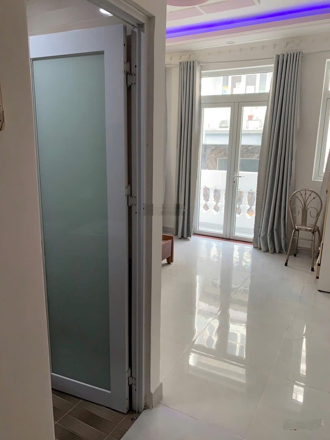 Bán nhà, Quận 7, Hoàng Quốc Việt 50m2 nhà 3 Tầng, st 4,2m x 12m đường 8m, chỉ 11 tỷ.