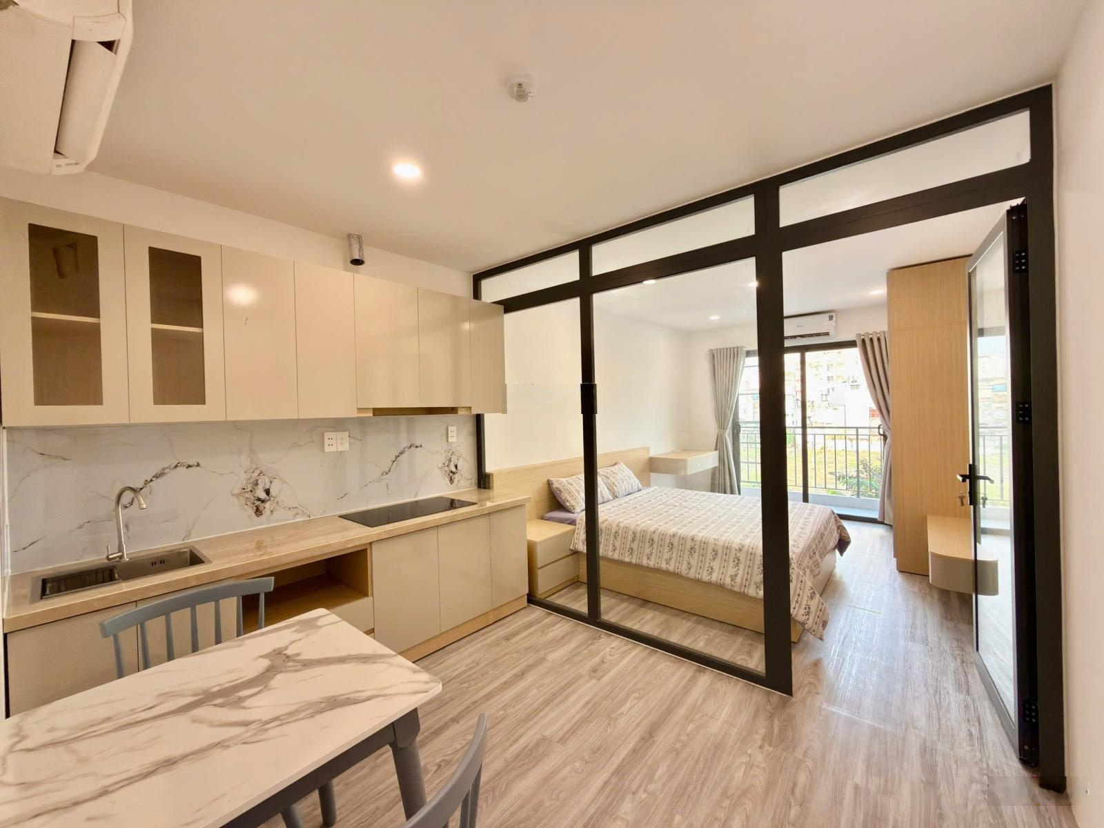 Cho thuê Phòng Quận 5 Có Ban Công Mới 100% Gần cầu Nguyễn Văn Cừ