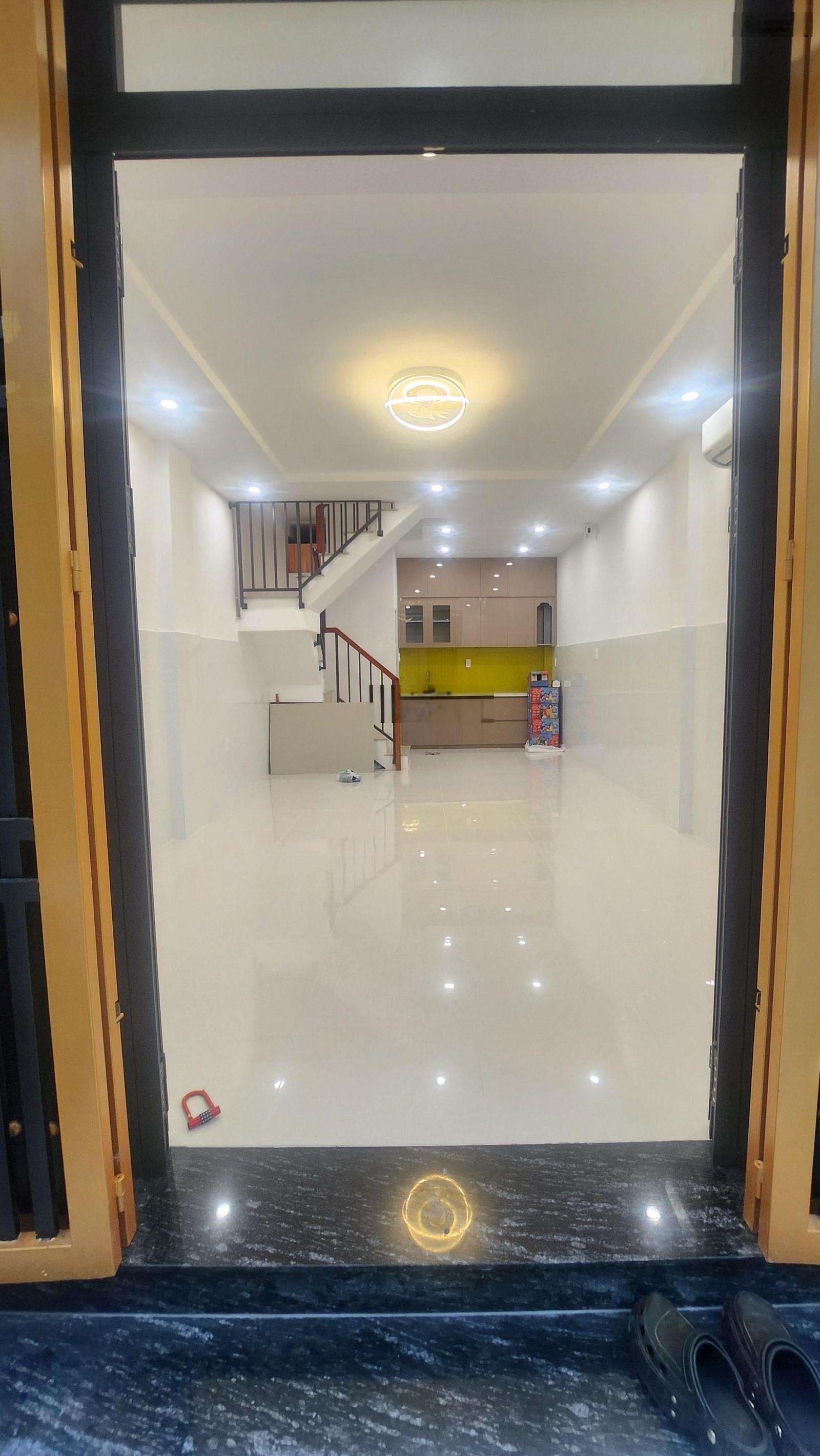 Bán Nhà trung tâm Tân Phú, Hòa Bình, 5,2 tỷ, cách Đầm Sen 1km, 2 tầng, 2PN, 2WC, pháp lý đầy đủ