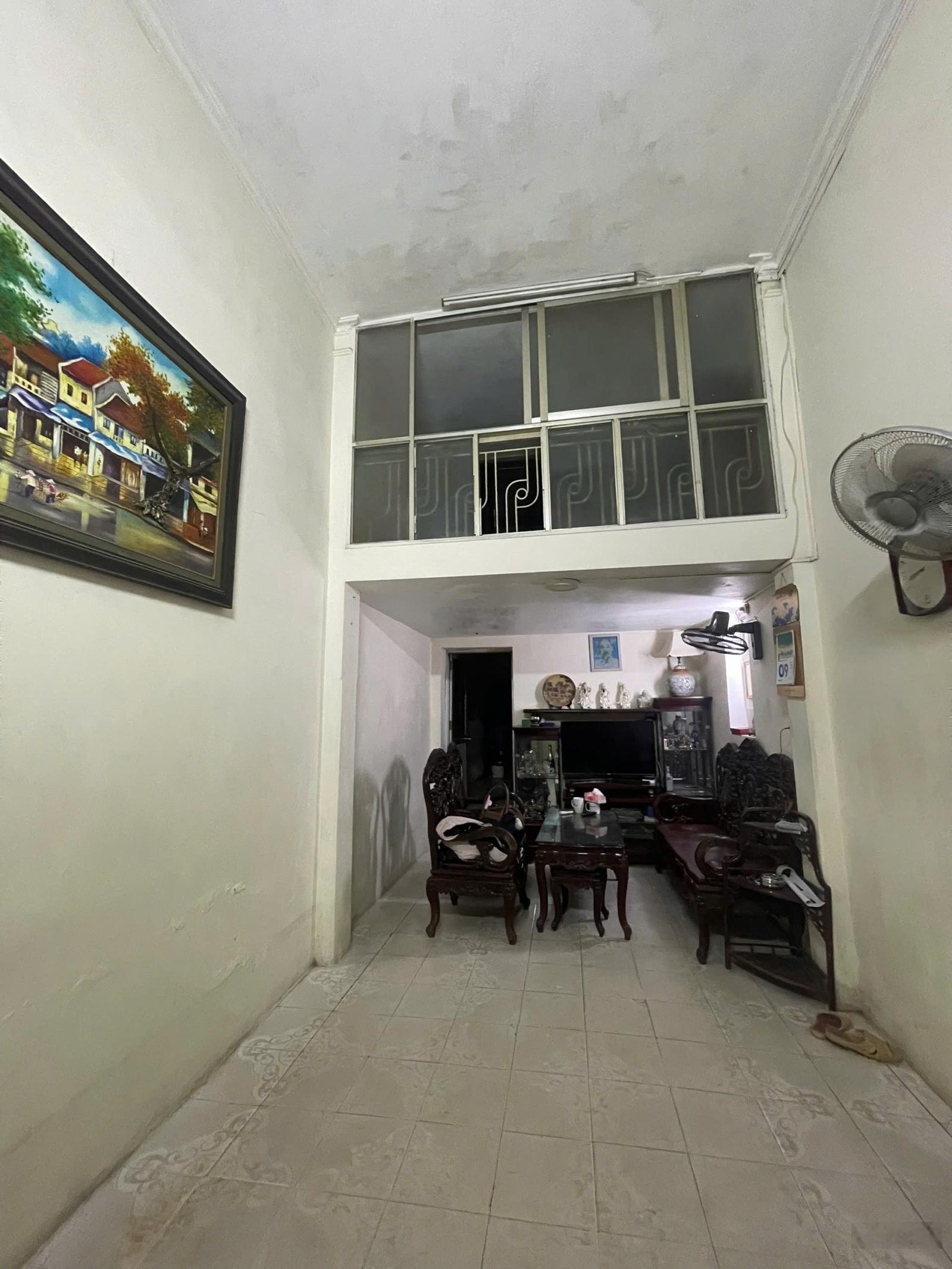 Nhà ở 100m2, 2 phòng ngủ, Phố Bùi Xương Trạch, Thanh Xuân