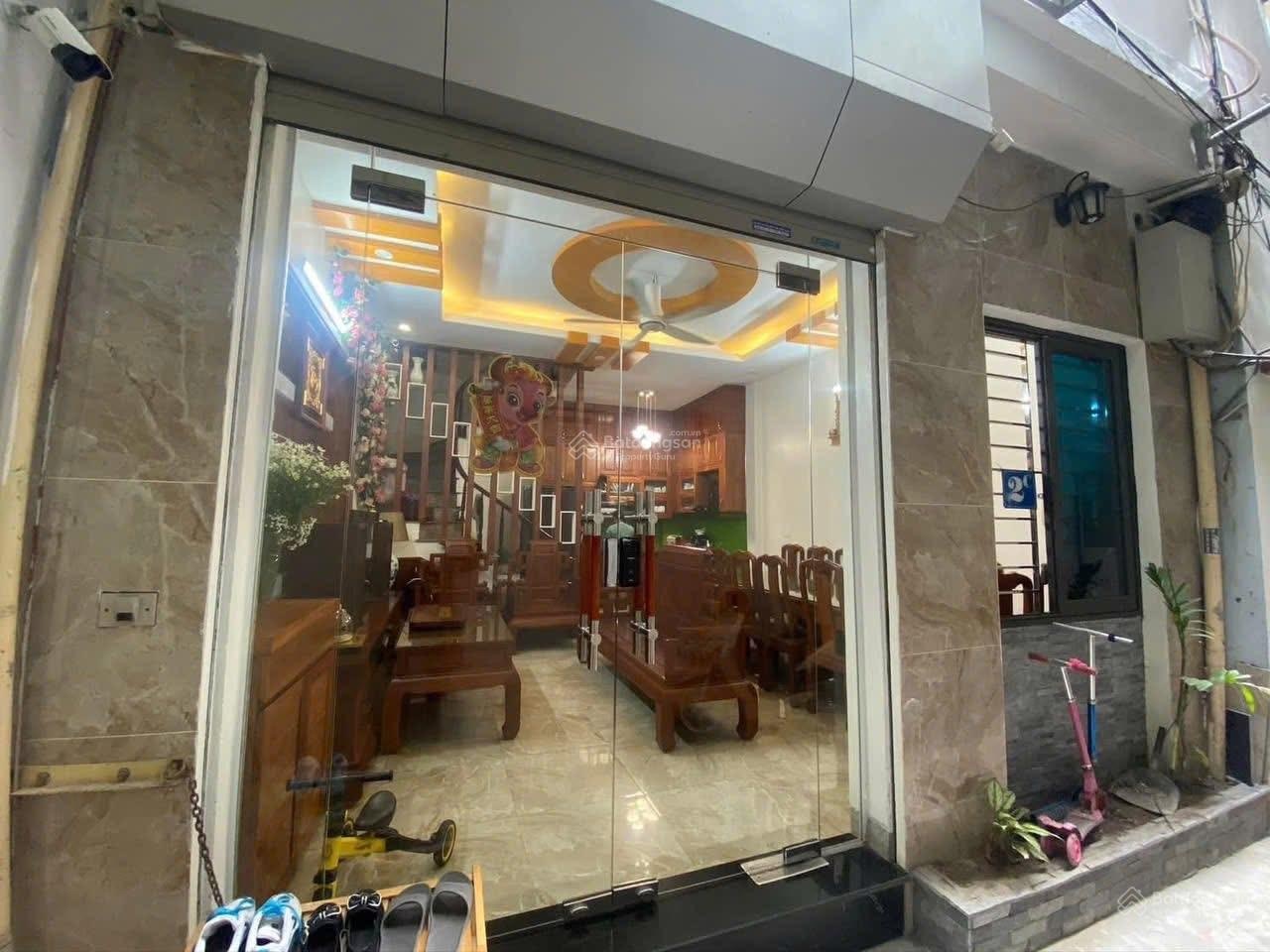 Chính chủ bán gấp nhà trước tết - ô tô đỗ cổng - nội thất cực đẹp