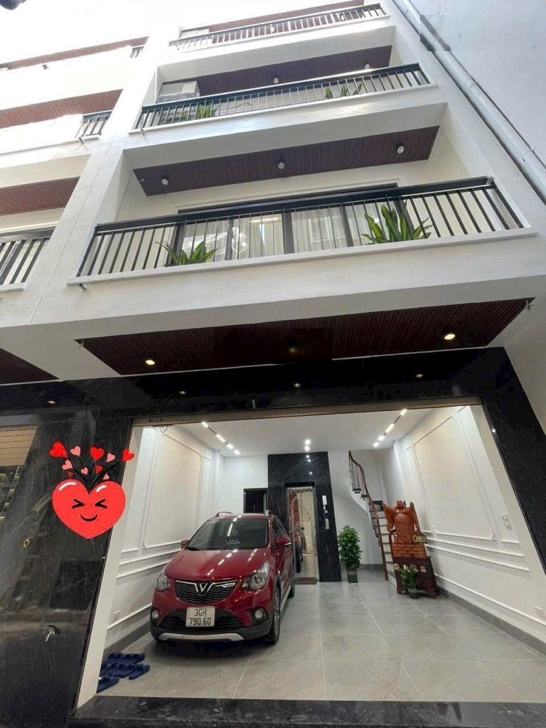 Cc cần bán nhà việt hưng thang máy dt 38m2 mt 4m giá 7,x tỷ lh chính chủ 0969958668
