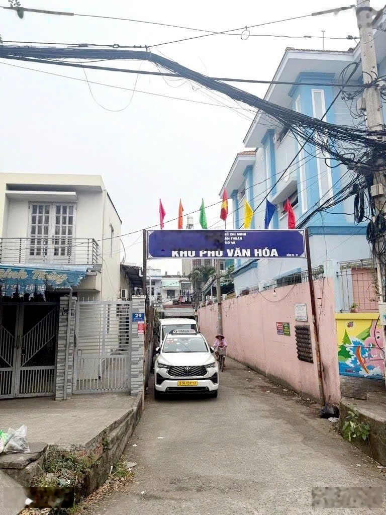 B.án đất tặng n.hà 2 tầng - dt 68m2 - đang cho thuê - kế bên đh maketing ,trần xuân soan, 6tyx