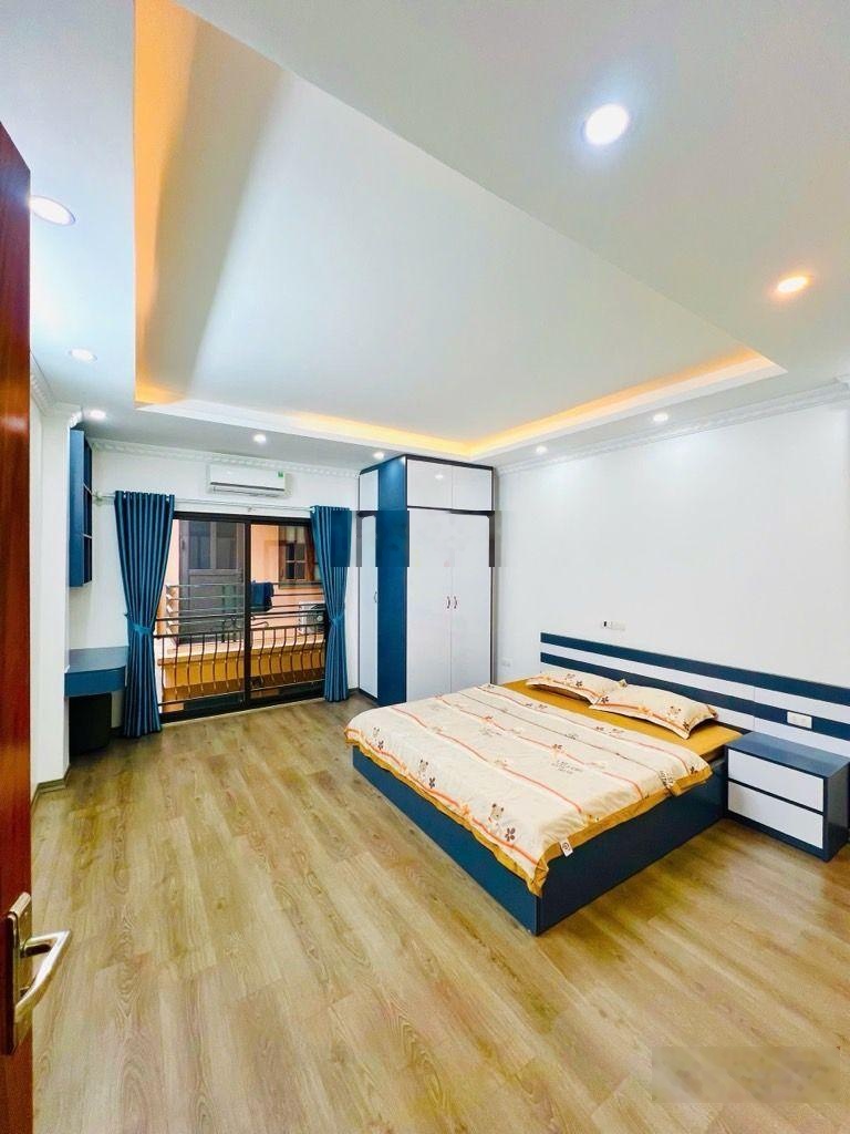 Phạm Văn Đồng, Cầu Giấy, 38m2 chỉ 10.x tỷ, dân xây mới, ô tô , sát phố, thang máy, nội thất VIP