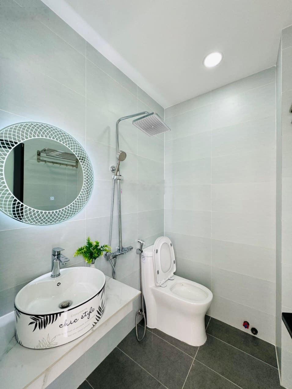 Định cư nước ngoài cần bán ra gấp căn chính chủ đường Cao Thắng P4, Q3, 68m2,giá 4tỷ5,sổ hồng riêng