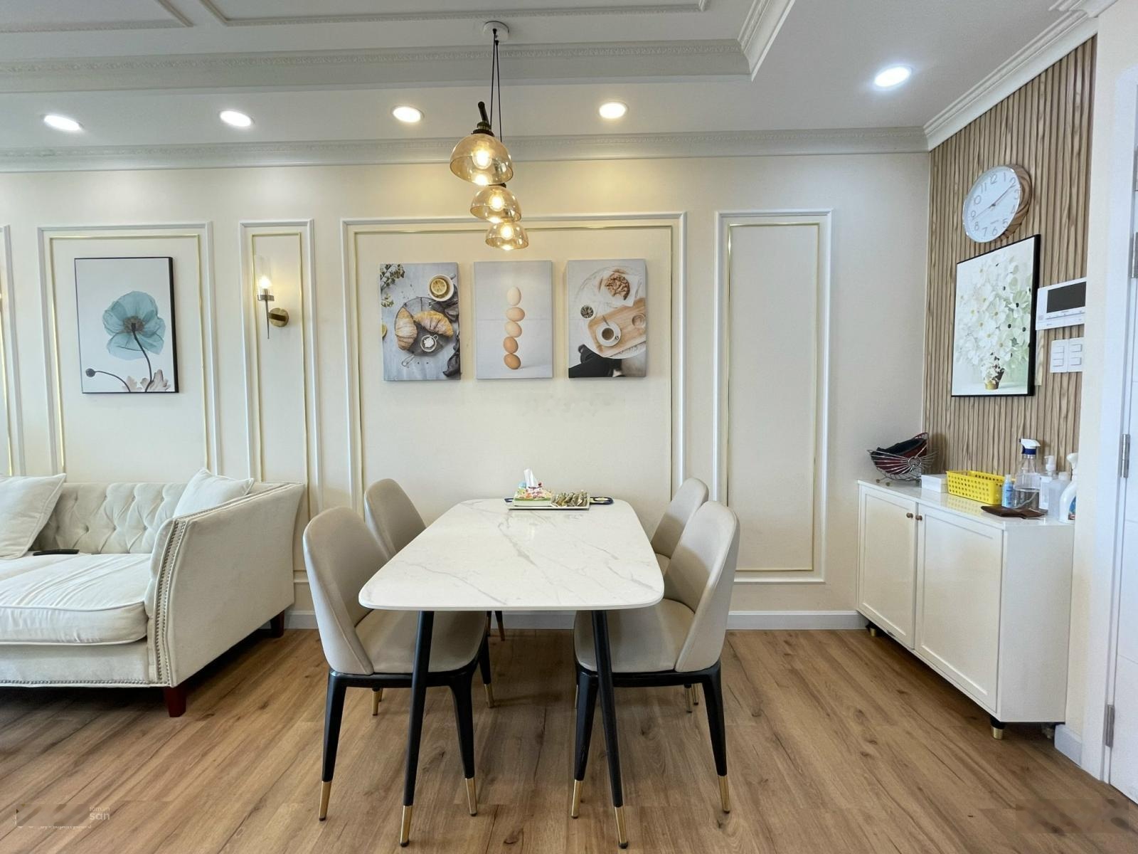 Cho thuê CH 2PN, 2WC, 81m2, giá 15 triệu tại Kingston Residence, Phú Nhuận. LH: 0939271410Tài)