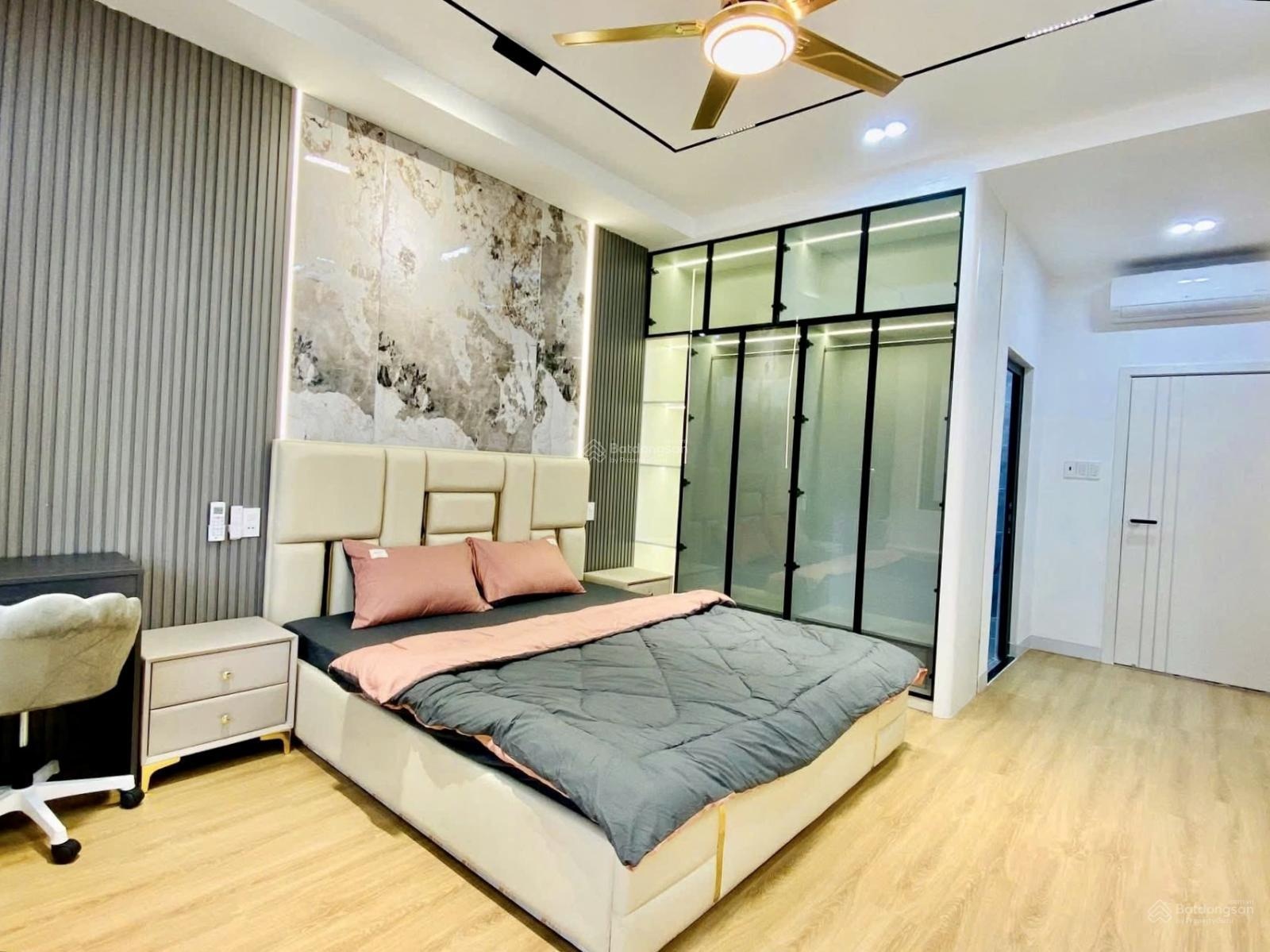 Chú tôi cần bán nhà phố Lê Quang Định - P11 - BT, gần BV Ung Bướu. 76,2m2, cho thuê 29 tr