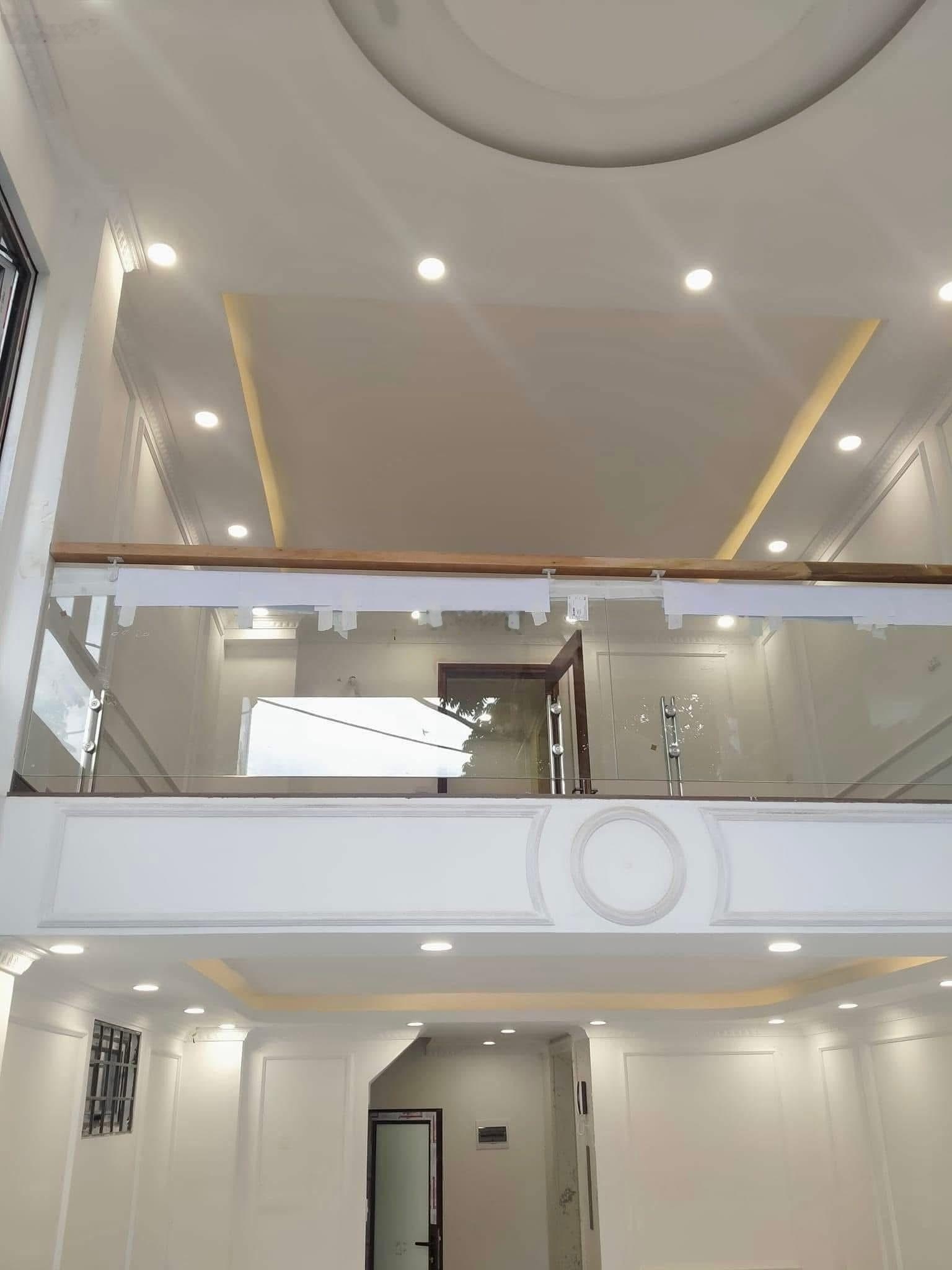 Bán nhà Tôn Thất Tùng, đúng 20m ra phố, ba gác đỗ cửa, kinh doanh, 6 tầng lung linh, giá quá tốt