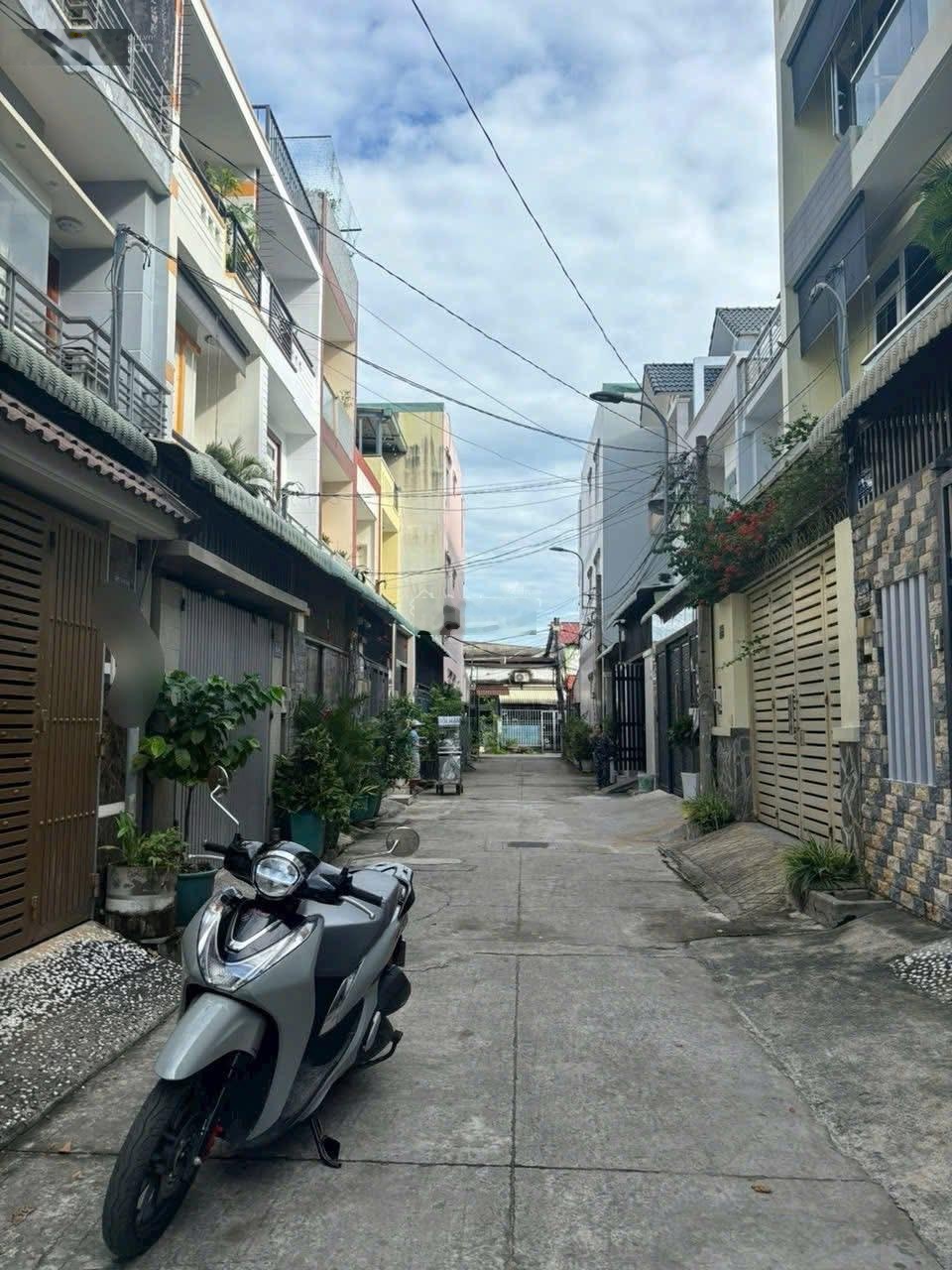 Nhà 3 Tầng Sổ Riêng Hoàn Công Gần Chợ Tăng Nhơn Phú B Giá 6,5 T