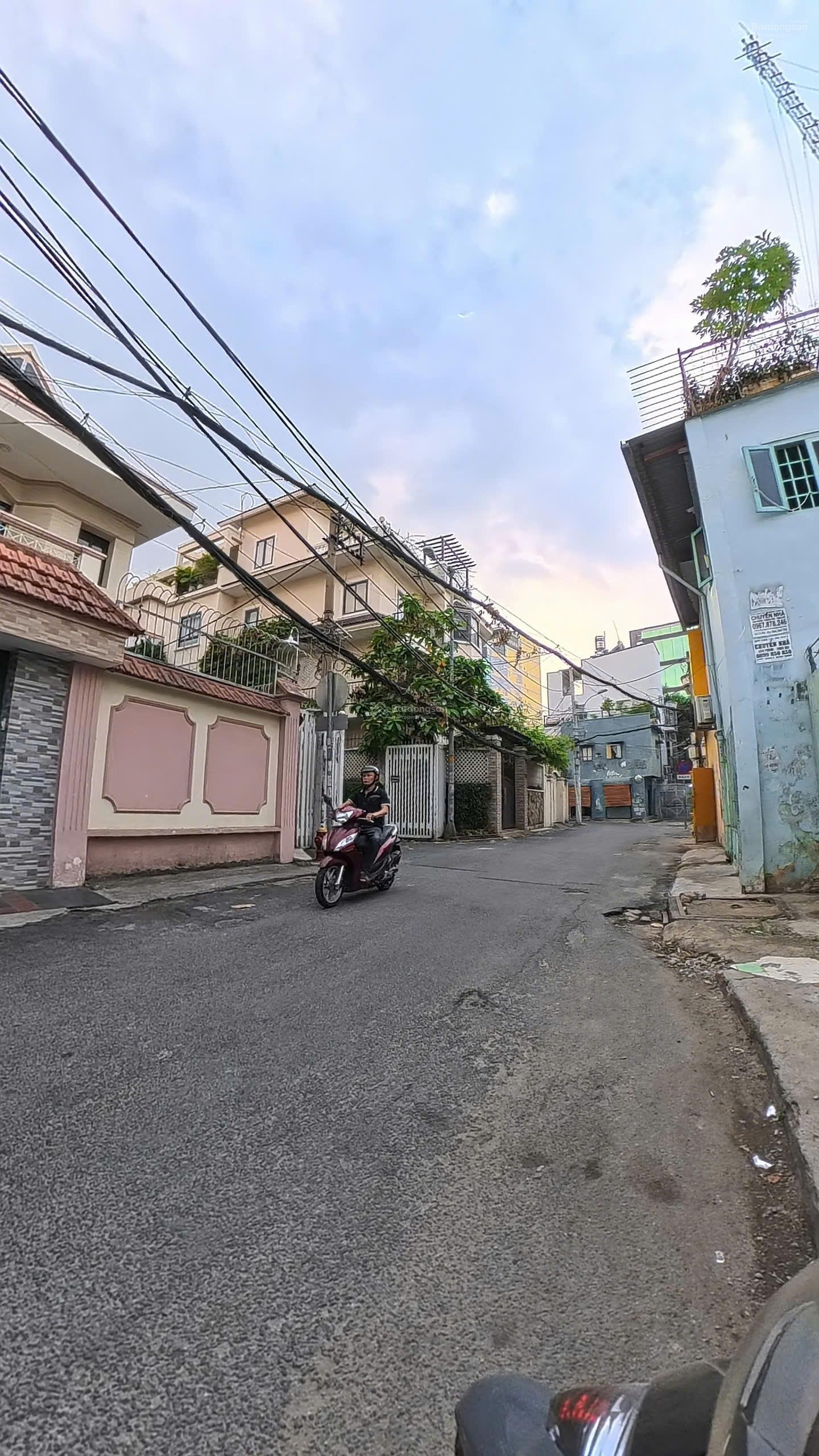 Mặt tiền Nguyễn Đình Chính, 95m² / 11,5 tỷ