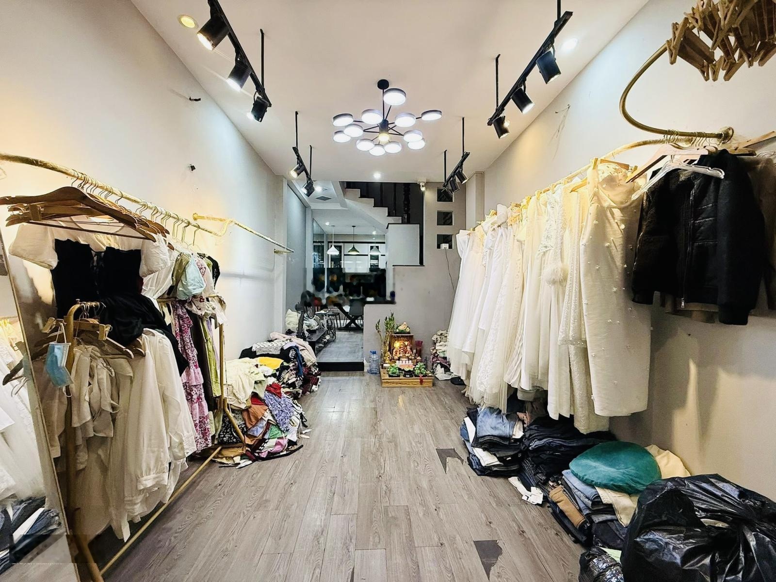 Hxh 7 chỗ - bùi quang là - p12 gv - cạnh tân bình - 41m (3.3x12.5) - 3 tầng btct - 4 pn 3 wc