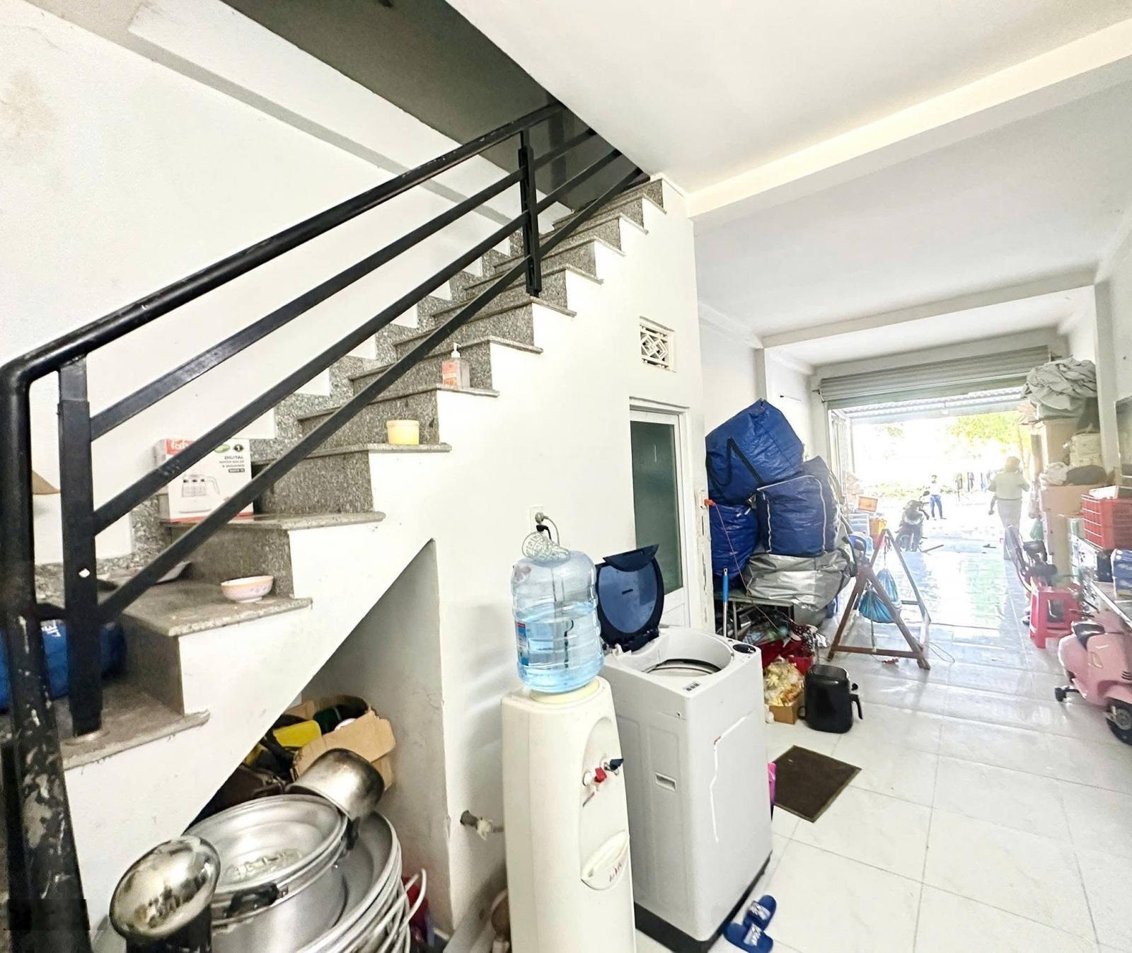 Nhà phố Bàu Bàng 150m2 SHR 1 căn nhà phố và 3 phòng trọ nằm sát QL 13 đang cho thu nhập 6-7tr/tháng