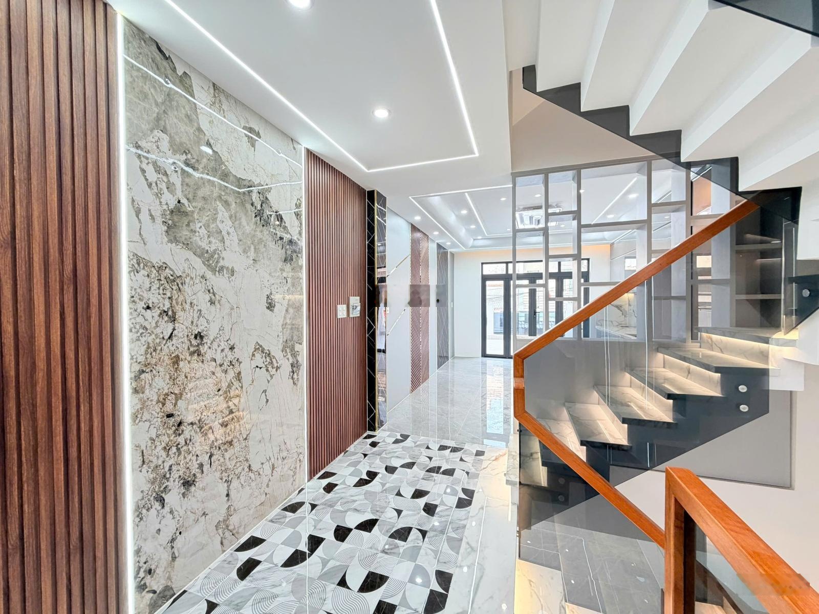 Diện tích siêu khùng (4m x 22m) - vừa ở + làm nghề - đường thông 7m - có ô chừa thang máy 450 kg