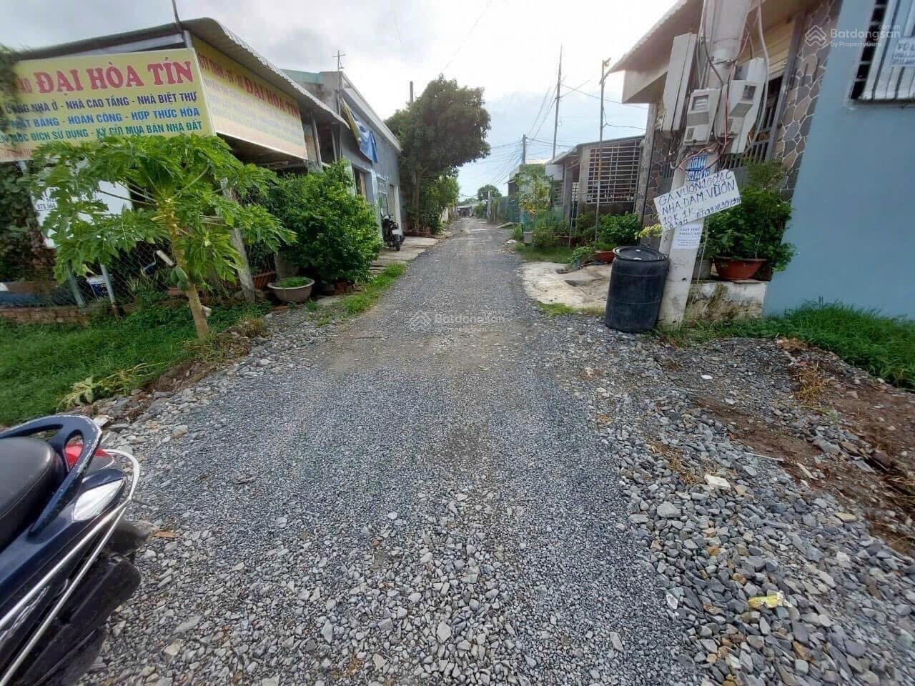 Ngộp! Bán gấp lô đất 5x17m thổ cư ấp Bình Tiền 1- Đức Hoà Hạ. Giá 720 triệu/ SHR. Ngay chợ vào 600m