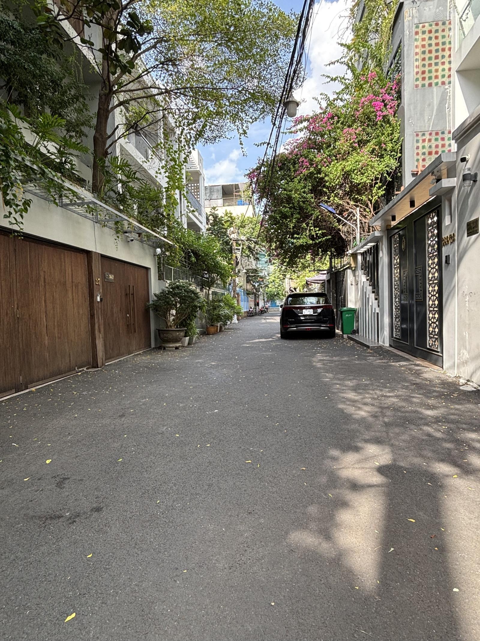 Bán nhà hẻm 6m Huỳnh Văn Bánh. P12. Quận Phú Nhuận. 1 Trệt 4 Lầu. Giá chỉ : 14 Tỷ Thương Lượng