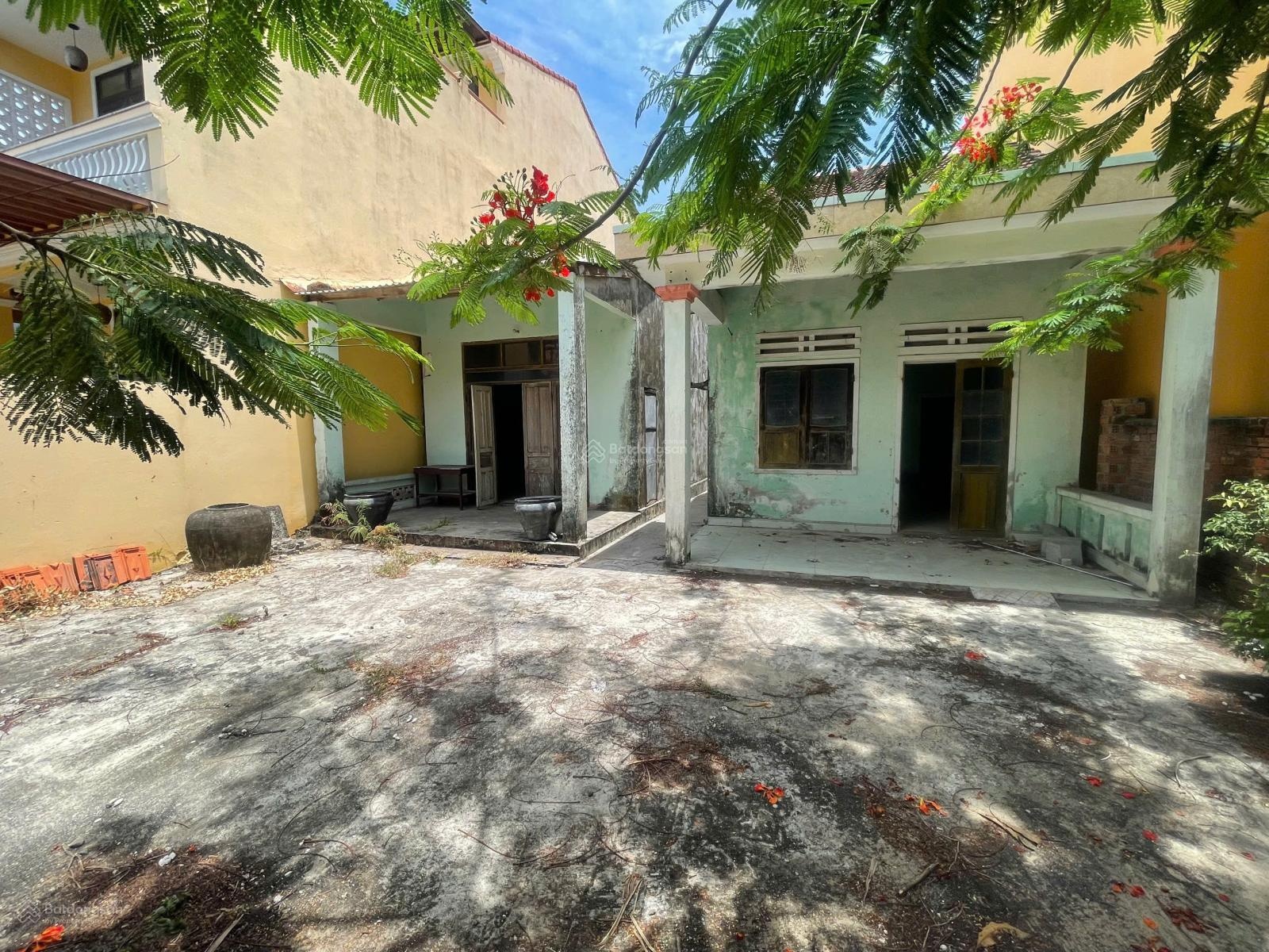 Cho thuê đất có sẵn 2 nhà cấp 4 mặt tiền phố Tây Nguyễn Phan Vinh