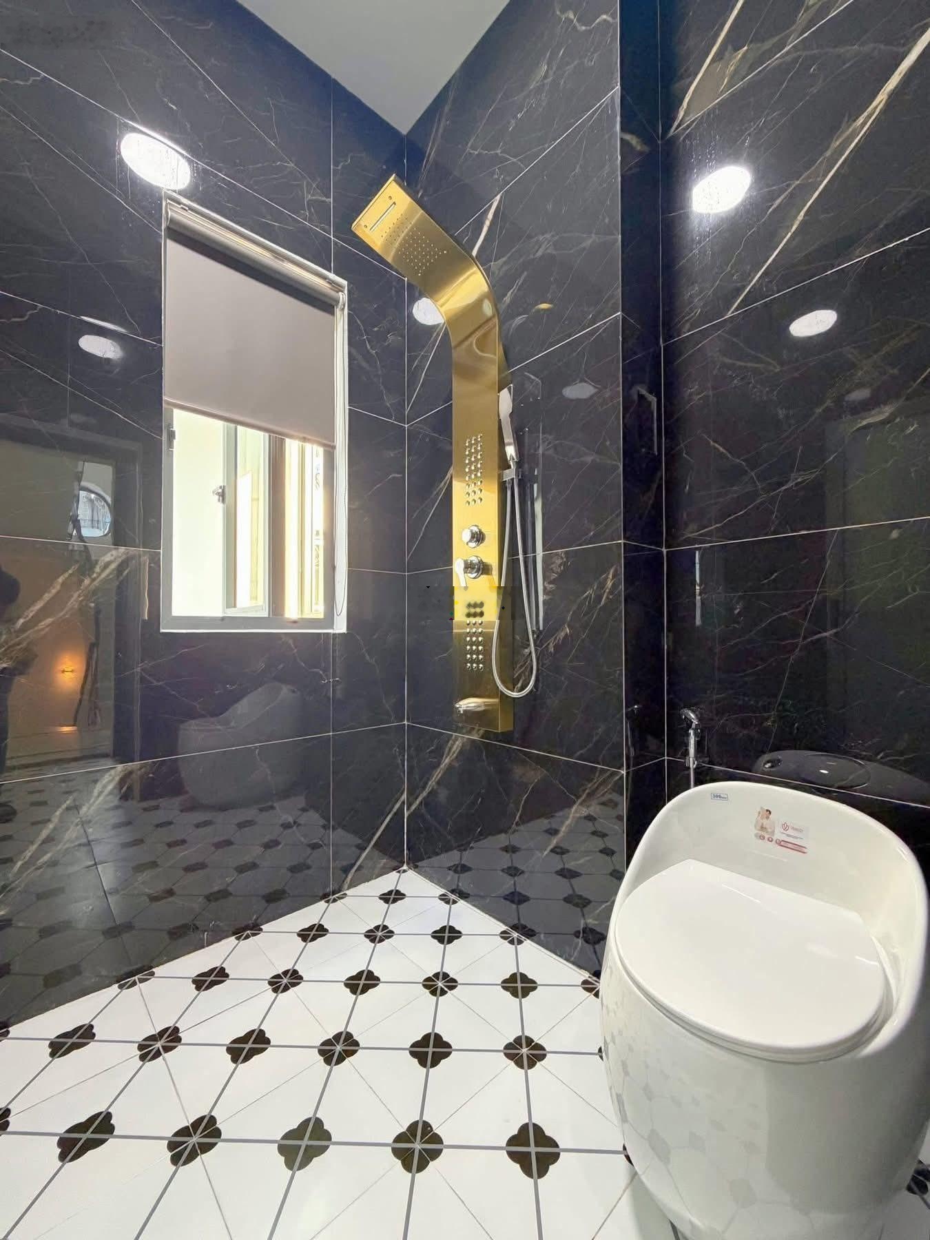 Bán nhà đẹp , 4 tầng - sát Núi Thành , Tiểu La - trung tâm hoà cường bắc - cho thuê dòng tiền