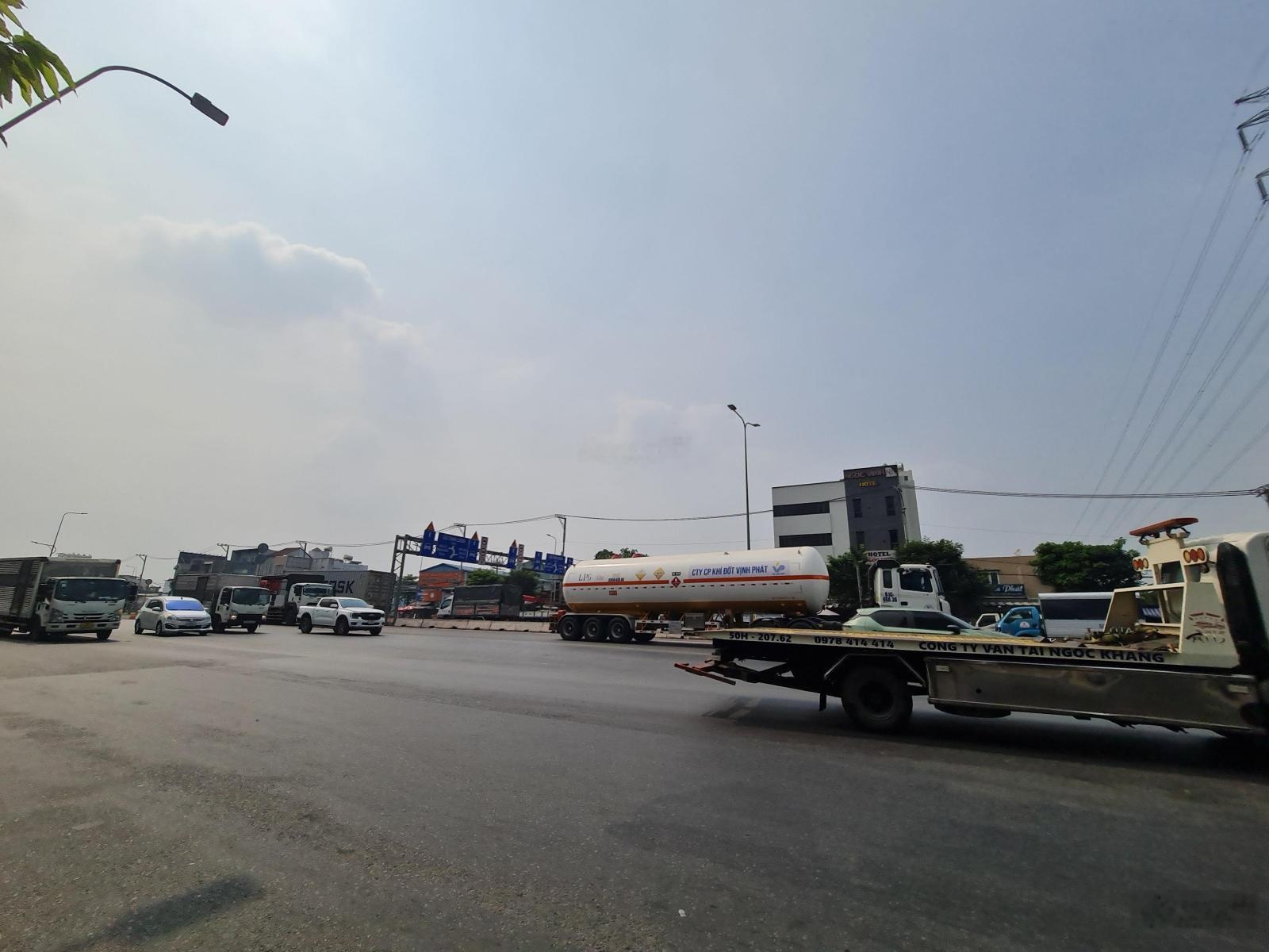 Đất trống tiện xây biệt thự - chdv - ngang khủng 13m- gần bến xe an sương ql22