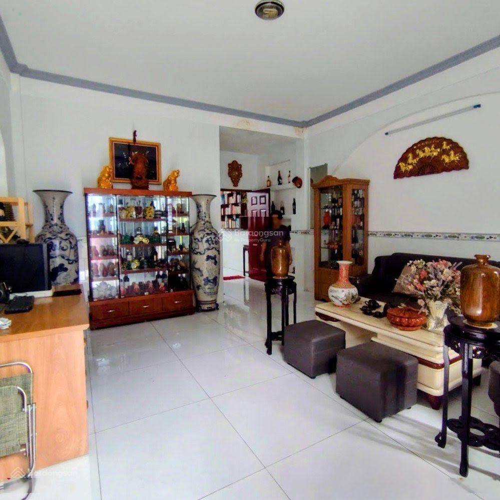 Bán nhà mặt tiền kinh doanh sầm uất, vị trí siêu đẹp, gần trường học, gần chợ. DT 5x19. Chỉ 11 tỷ