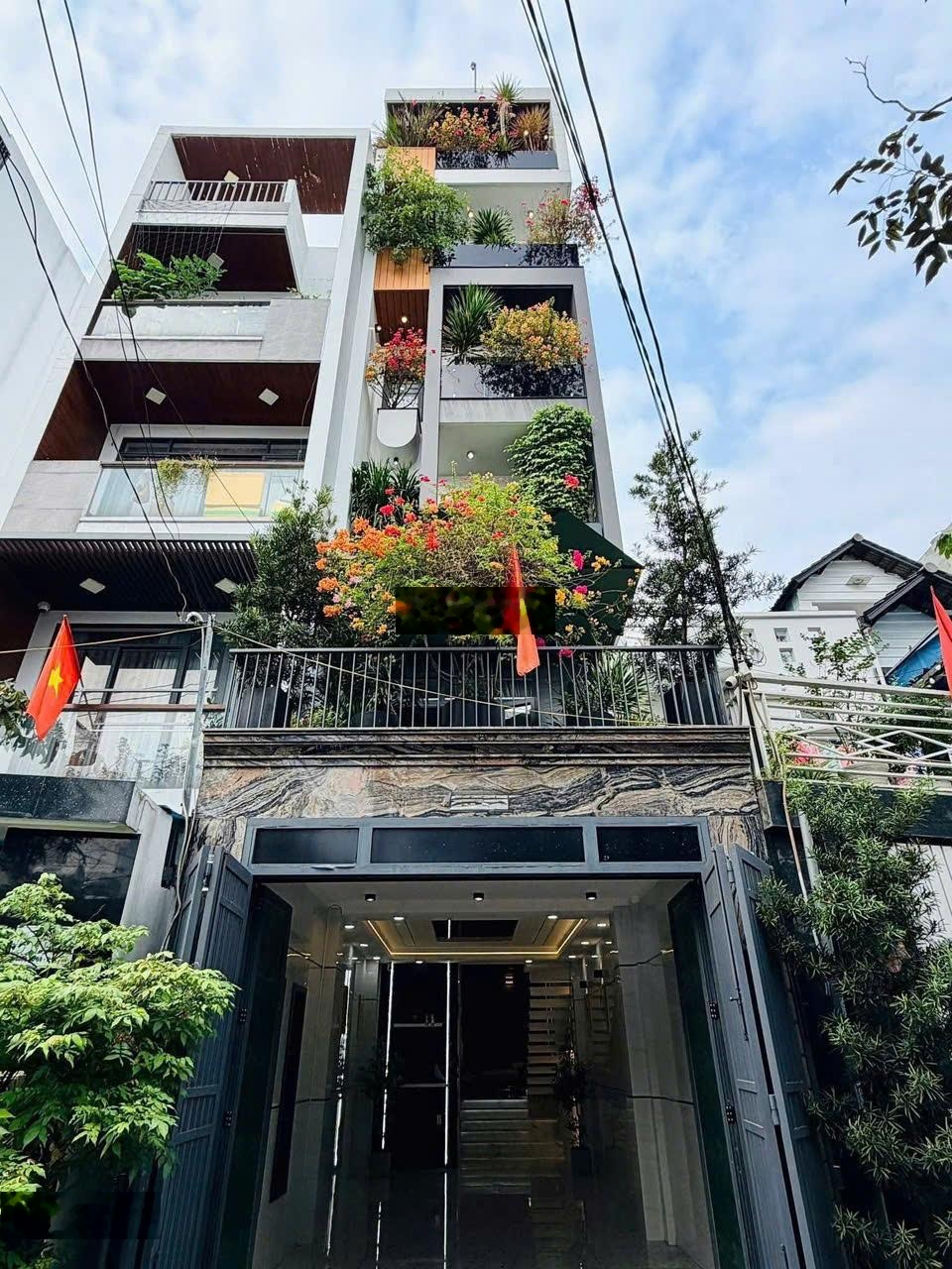 Bán gấp nhà tặng ngay nội thất Lê Văn Lương P. Tân Hưng Q. 7. DT: 80m2. 5 tầng. Sổ hồng riêng