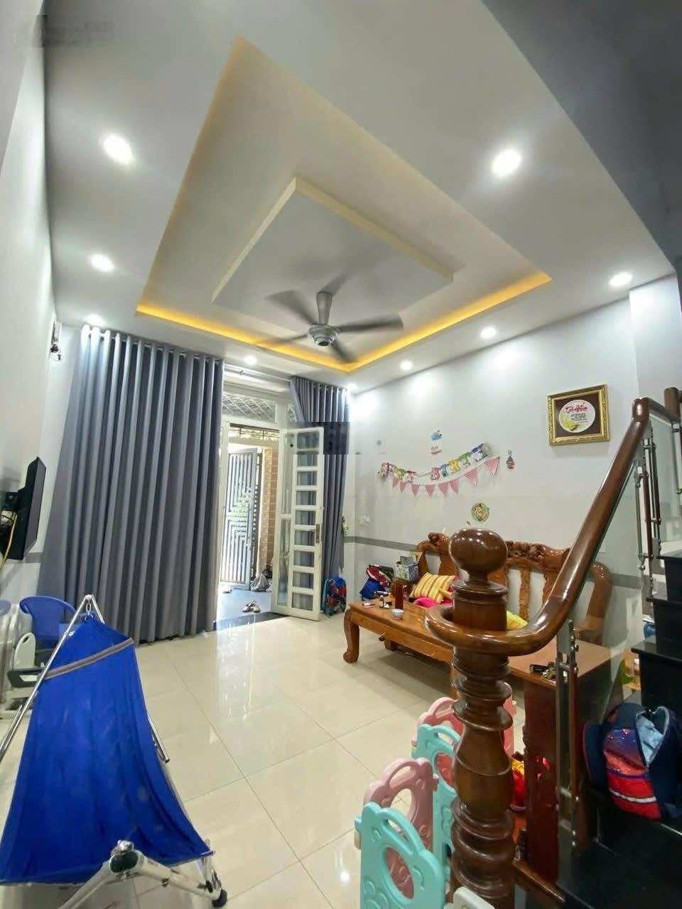 Cho thuê nhà 3 tầng diện tích 56m - đường xe hơi - giá 10tr/tháng , cọc 1 tháng