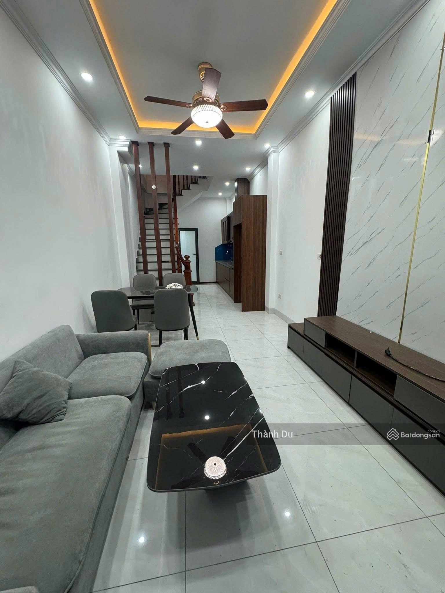 CHO THUÊ NHÀ PHỐ TRẠM - LONG BIÊN DT : 32m x 5 tầng giá 12tr/th