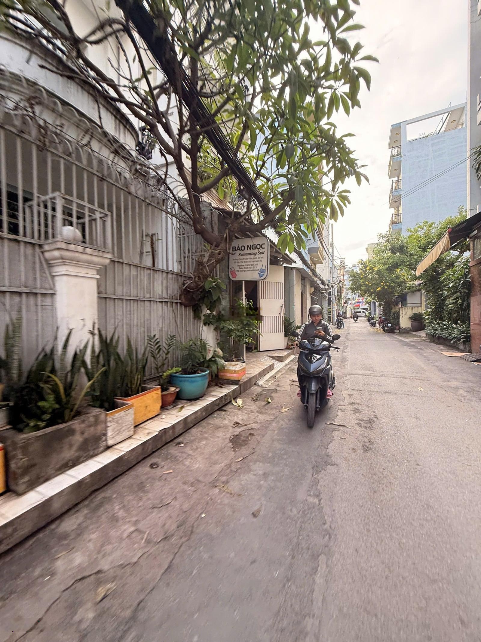 Hot hot hot mặt tiề.n đường nhựa 7m - lạc long quân 4 tầng, 65m, 4pn, 4wc - nhỉnh 8 tỷ