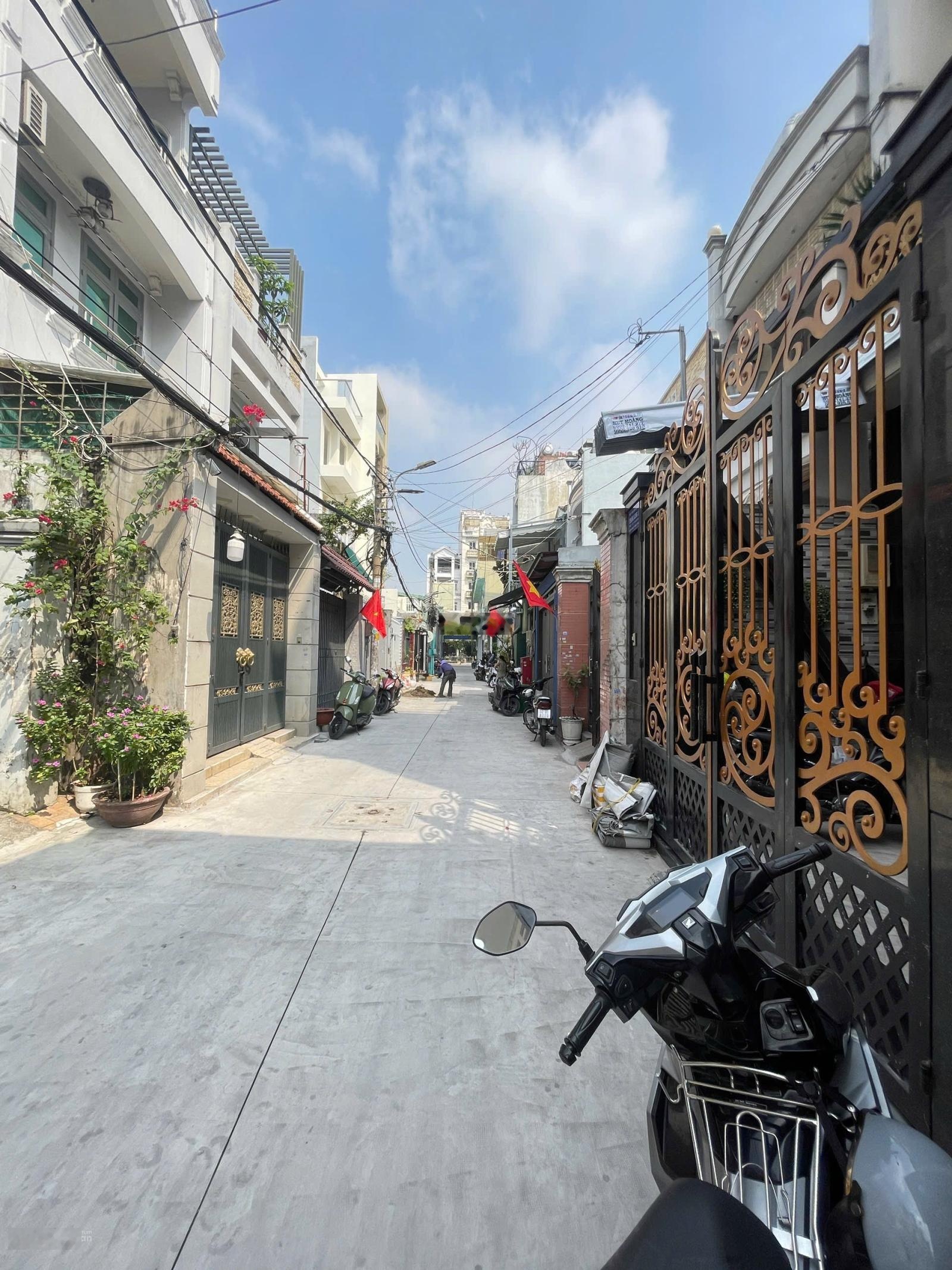 Bán nhà 1 trệt 1 lầu - khu vip toàn nhà cao tầng - nhà mới giao ngay