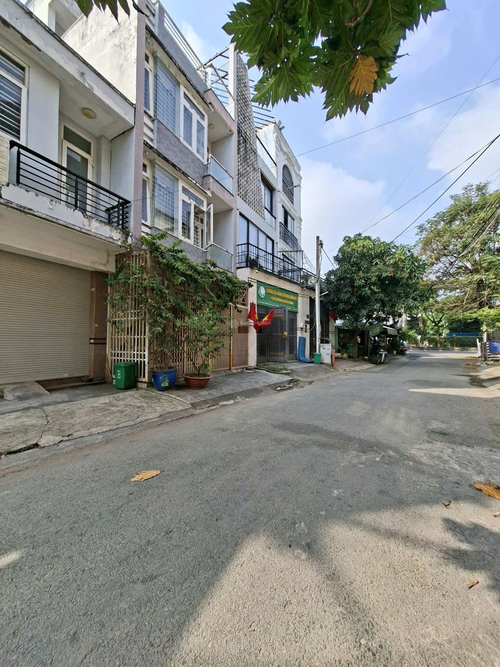 Bán nhà 3 tấm 5x17 KDC Thới An, Lê Thị Riêng, đối diện UB Q12, sổ riêng hoàn công đầy đủ.