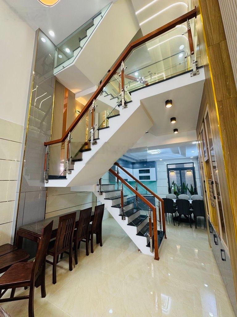 6 tỷ 2 thương lượng, nhà 5 tầng mới 50,2m2 đầy đủ nội thất. Đường nhựa 6 mét Tây Lân, Bình Tân