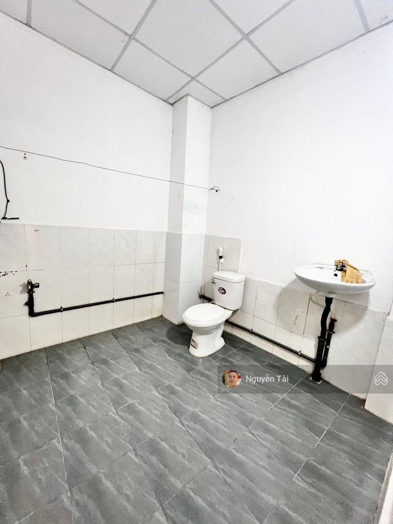 Hot, Bán gấp Nhà rẻ nhất BTân, Lê Đình Cẩn, 102m2, 2 tầng, hẻm xe hơi 4m, 3 phòng cho thuê, nhỉnh 4