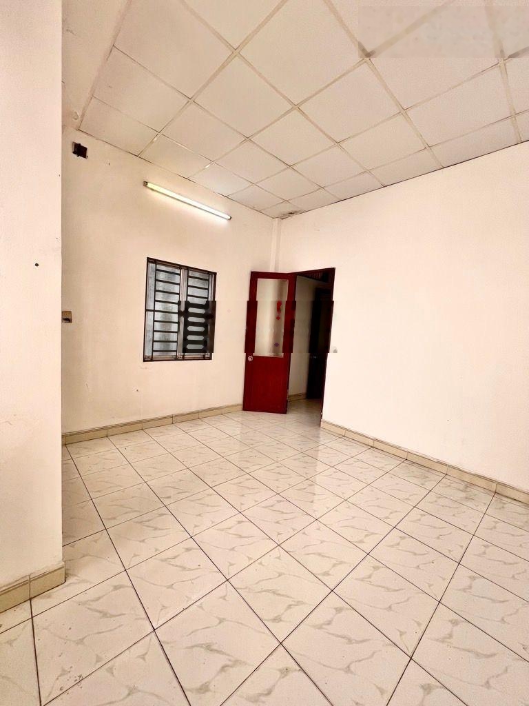 Giá : 4 tỷ 750 ( tl ) nhà 2 tầng ( 101.2m2 ) ngang 5m, sát chợ lê đình cẩn - p.tân tạo, bình tân