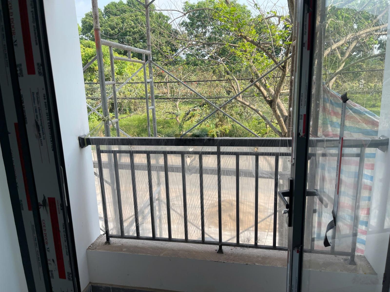 Bán nhà 430m2, đối diện công viên thoáng mát, giá 5,4 tỷ, sổ hồng riêng