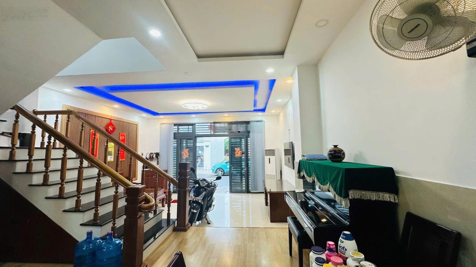 Cần tiền giảm giá mạnh bán gấp trong tháng 1 nhà kđt vcn phước long 1 -3 tầng nội thất xịn 8,5 tỷ