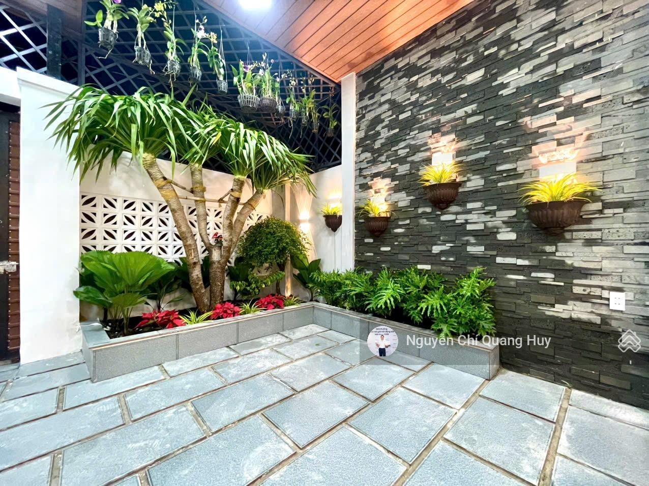 Nhà Phố Sân vườn thoáng mát, chủ đầu tư tâm huyết - Đường thông 6m 96 Đào Tông Nguyên - 5m x 20m