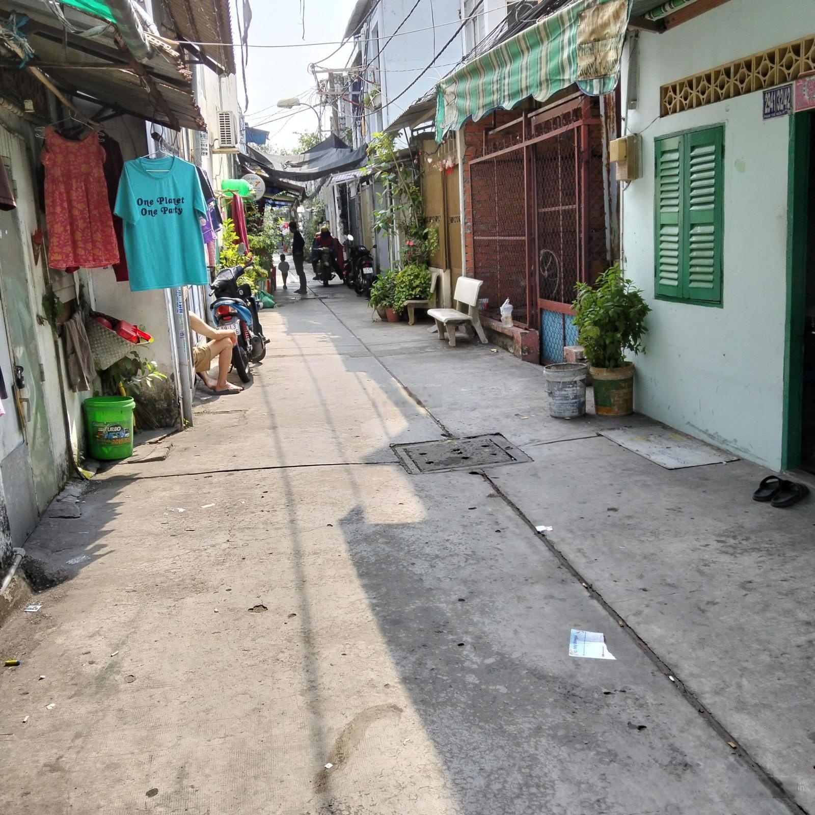 Chủ gấp bán giảm sâu còn 5.7 tỷ nhà 3 tầng - xe hơi vào tận nhà - đường Phạm Thế Hiển Q8 - DT 45m3