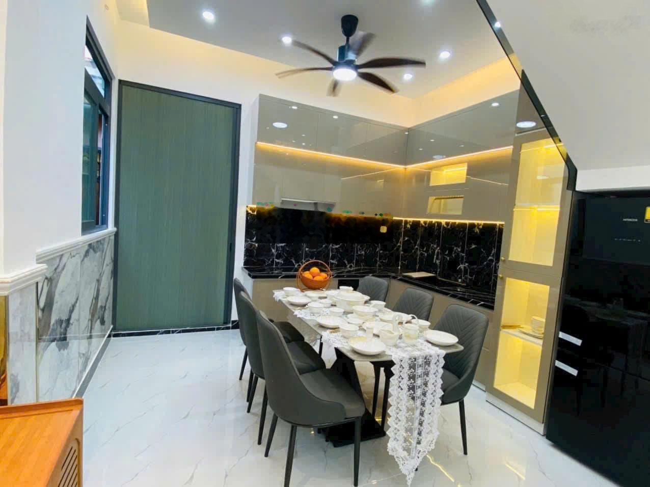 Cô tám cần bán nhà gấp tại đ. hải thượng lãn ông, p.10, q.5, giá 3,85 tỷ, dt 65m2, thuê: 26tr/tháng