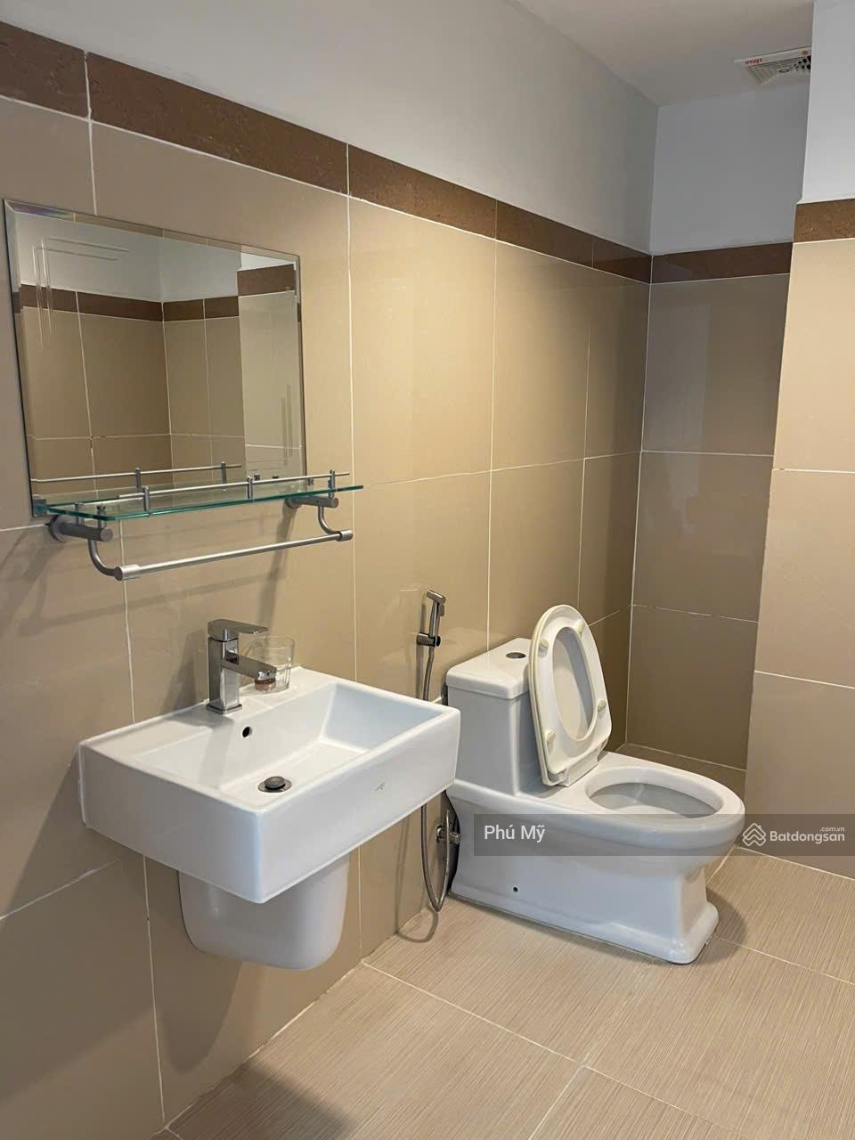 Cho thuê CC The Era Town, 16 triệu, 160m2, 4PN, 4WC, view đẹp. Lh: 0926879779 Phú Mỹ