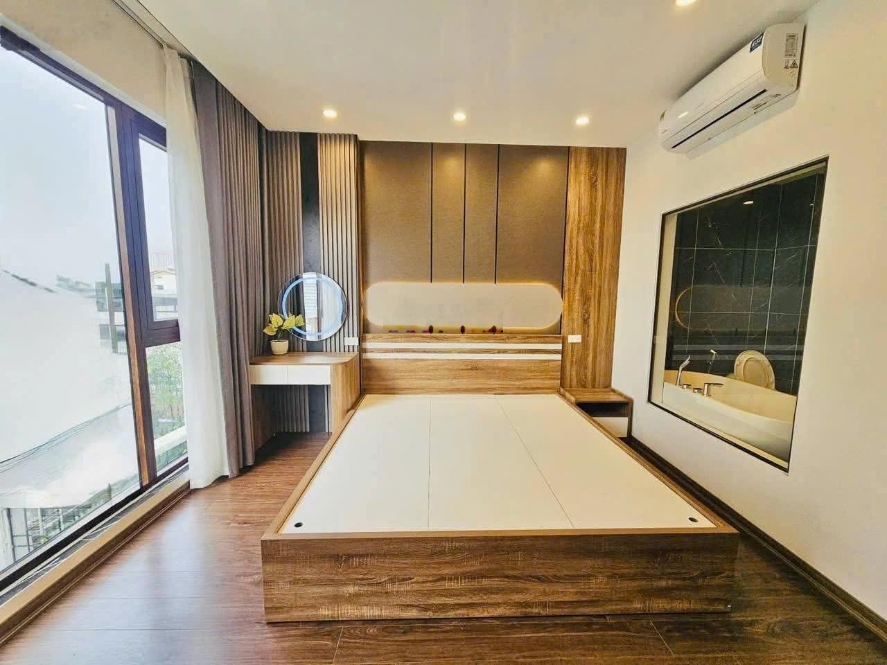 Bán nhà trần bình, 36m,nhỉnh 8 tỷ,5tầng, nội thất full,cafe sang hồ tùng mậu,view hồ mai dịch